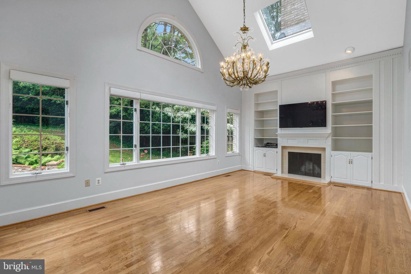 8013 GREENWICH WOODS DR, MCLEAN, Virginia 22102, 5 Bedrooms Bedrooms, ,4 BathroomsBathrooms,Residential,For sale,8013 GREENWICH WOODS DR,VAFX2214270 MLS # VAFX2214270