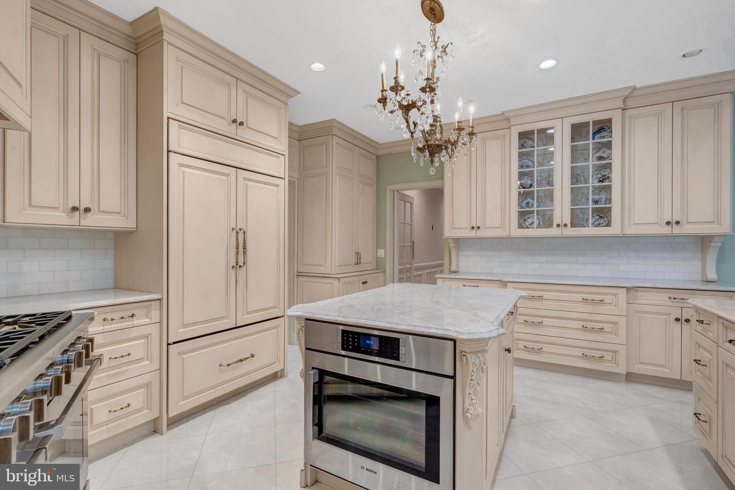 8013 GREENWICH WOODS DR, MCLEAN, Virginia 22102, 5 Bedrooms Bedrooms, ,4 BathroomsBathrooms,Residential,For sale,8013 GREENWICH WOODS DR,VAFX2214270 MLS # VAFX2214270
