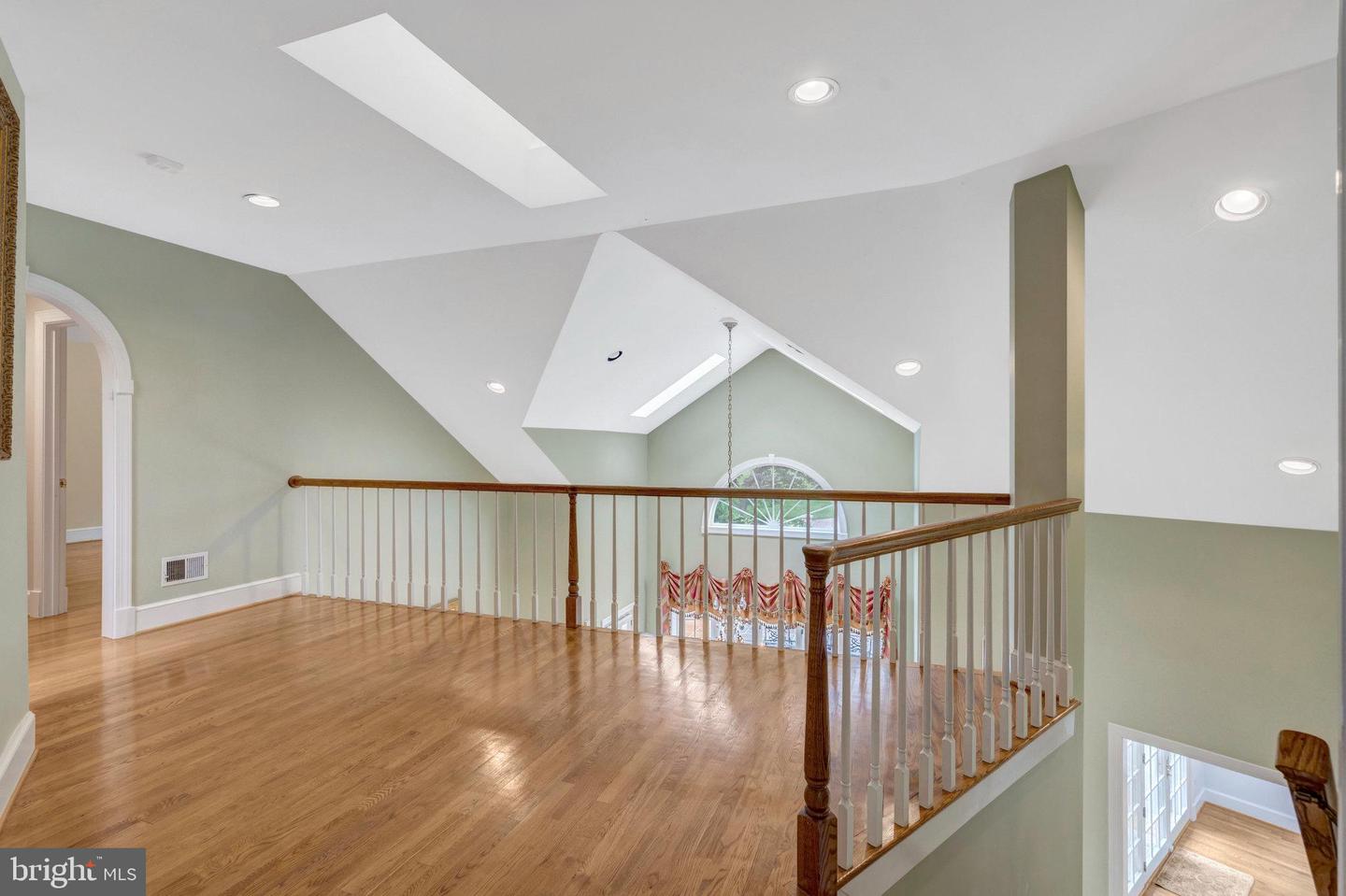 8013 GREENWICH WOODS DR, MCLEAN, Virginia 22102, 5 Bedrooms Bedrooms, ,4 BathroomsBathrooms,Residential,For sale,8013 GREENWICH WOODS DR,VAFX2214270 MLS # VAFX2214270