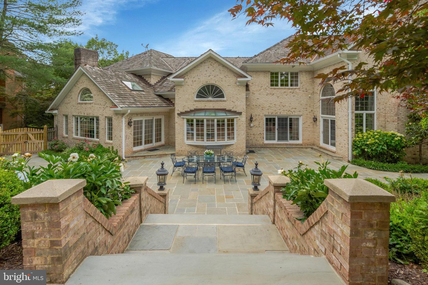 8013 GREENWICH WOODS DR, MCLEAN, Virginia 22102, 5 Bedrooms Bedrooms, ,4 BathroomsBathrooms,Residential,For sale,8013 GREENWICH WOODS DR,VAFX2214270 MLS # VAFX2214270