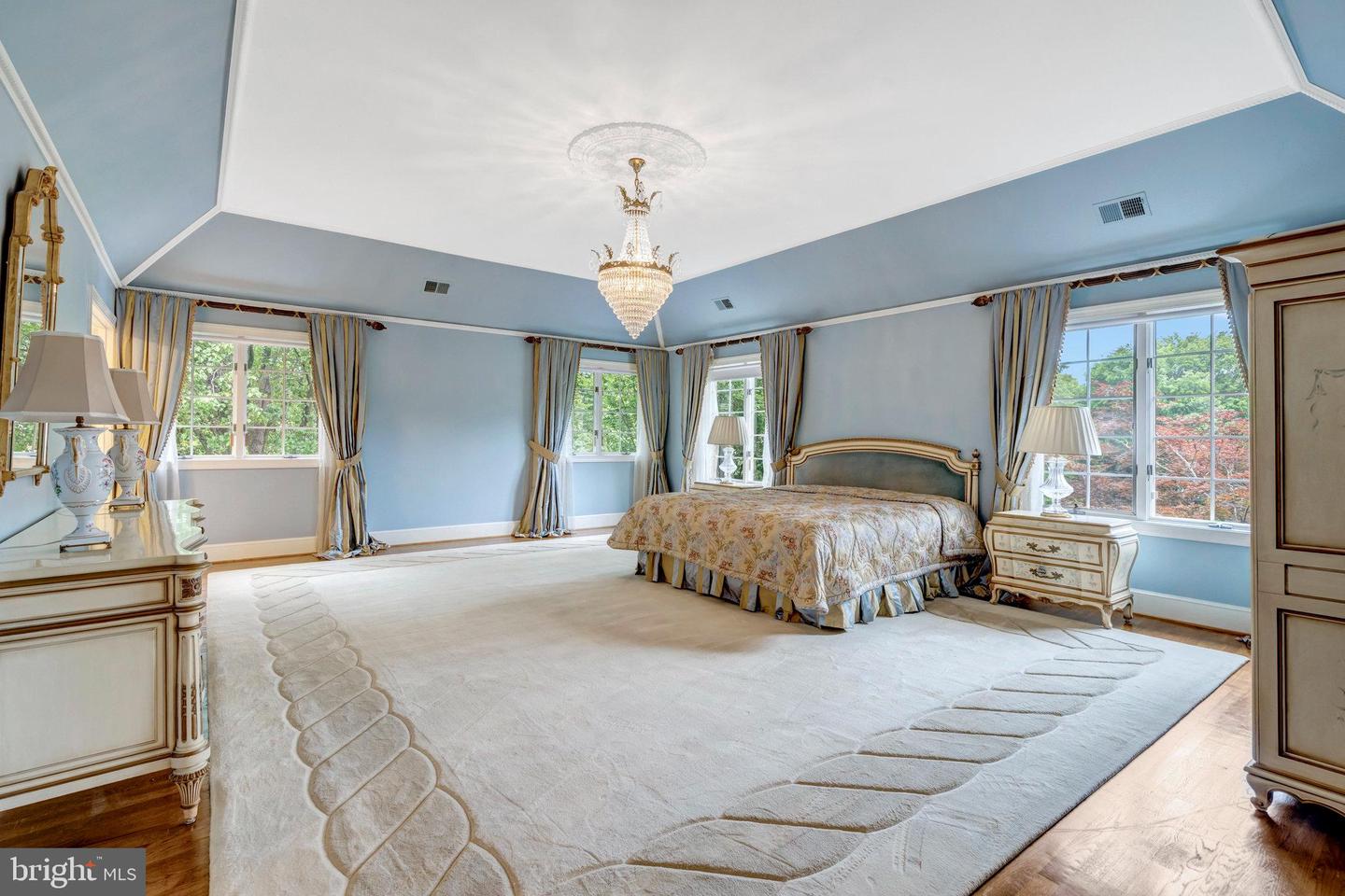 8013 GREENWICH WOODS DR, MCLEAN, Virginia 22102, 5 Bedrooms Bedrooms, ,4 BathroomsBathrooms,Residential,For sale,8013 GREENWICH WOODS DR,VAFX2214270 MLS # VAFX2214270