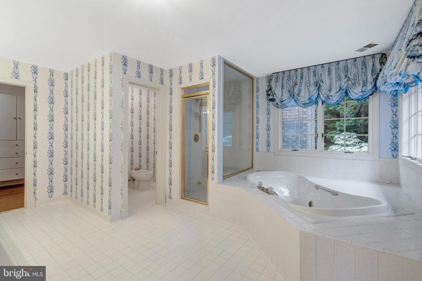 8013 GREENWICH WOODS DR, MCLEAN, Virginia 22102, 5 Bedrooms Bedrooms, ,4 BathroomsBathrooms,Residential,For sale,8013 GREENWICH WOODS DR,VAFX2214270 MLS # VAFX2214270
