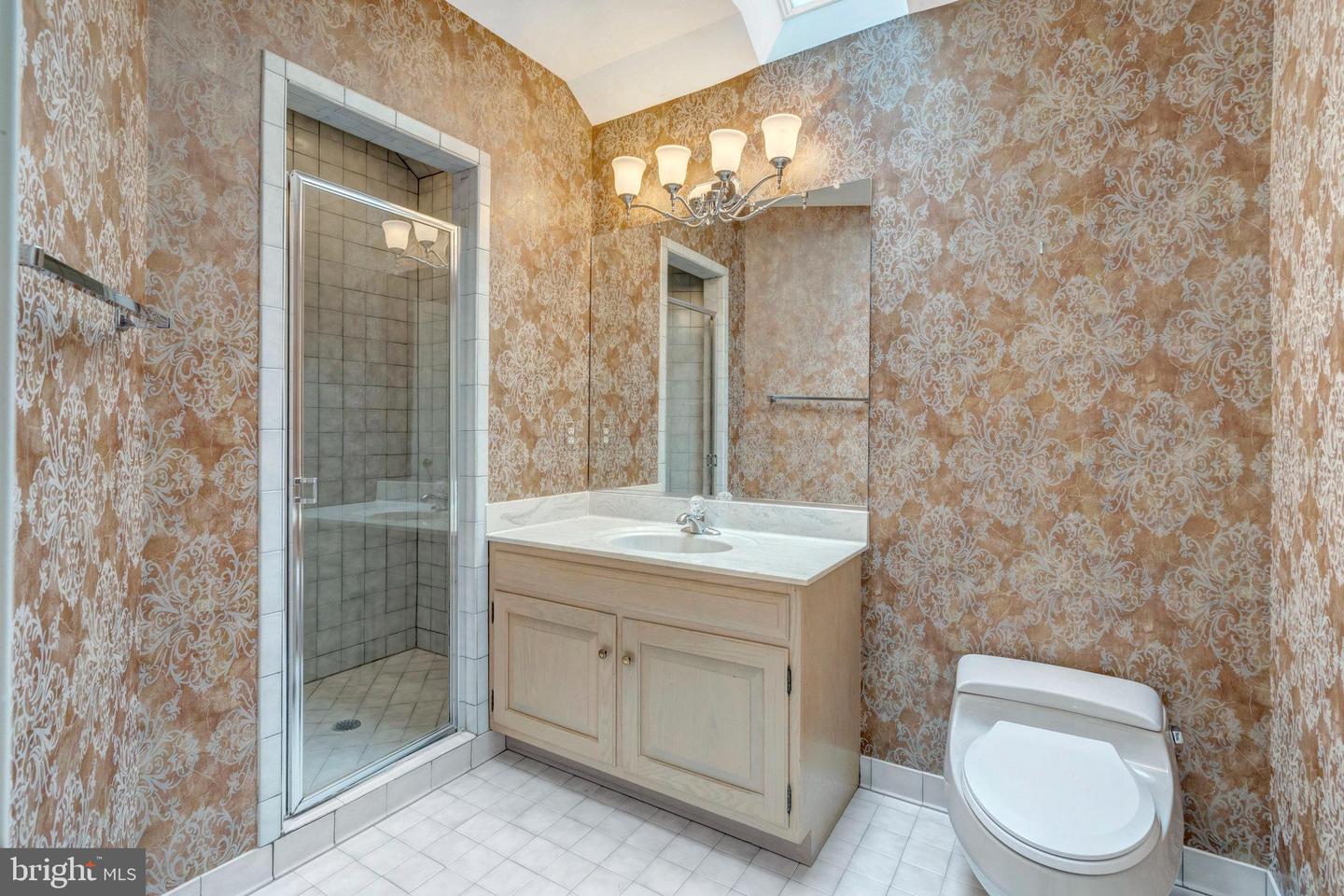 8013 GREENWICH WOODS DR, MCLEAN, Virginia 22102, 5 Bedrooms Bedrooms, ,4 BathroomsBathrooms,Residential,For sale,8013 GREENWICH WOODS DR,VAFX2214270 MLS # VAFX2214270