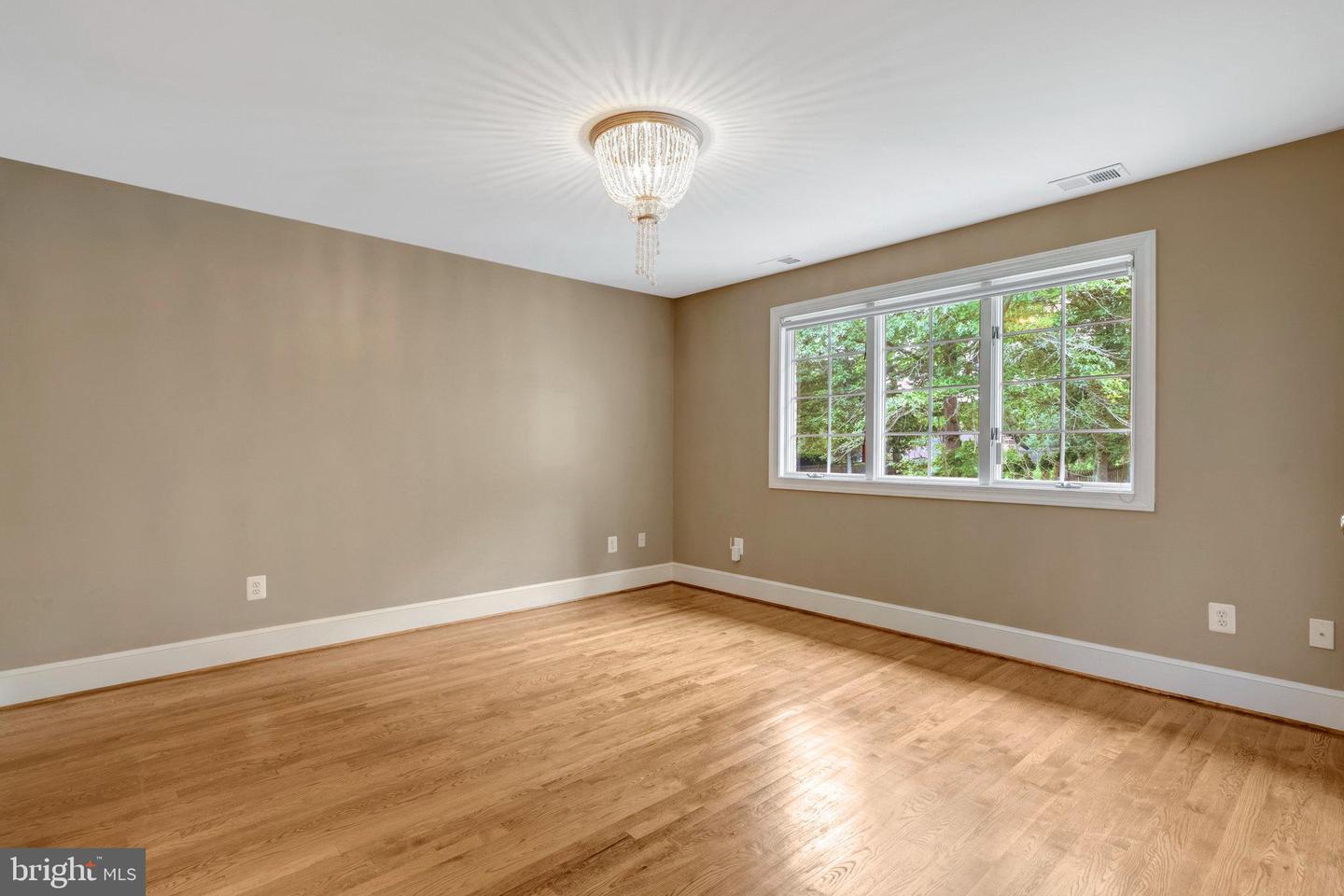 8013 GREENWICH WOODS DR, MCLEAN, Virginia 22102, 5 Bedrooms Bedrooms, ,4 BathroomsBathrooms,Residential,For sale,8013 GREENWICH WOODS DR,VAFX2214270 MLS # VAFX2214270
