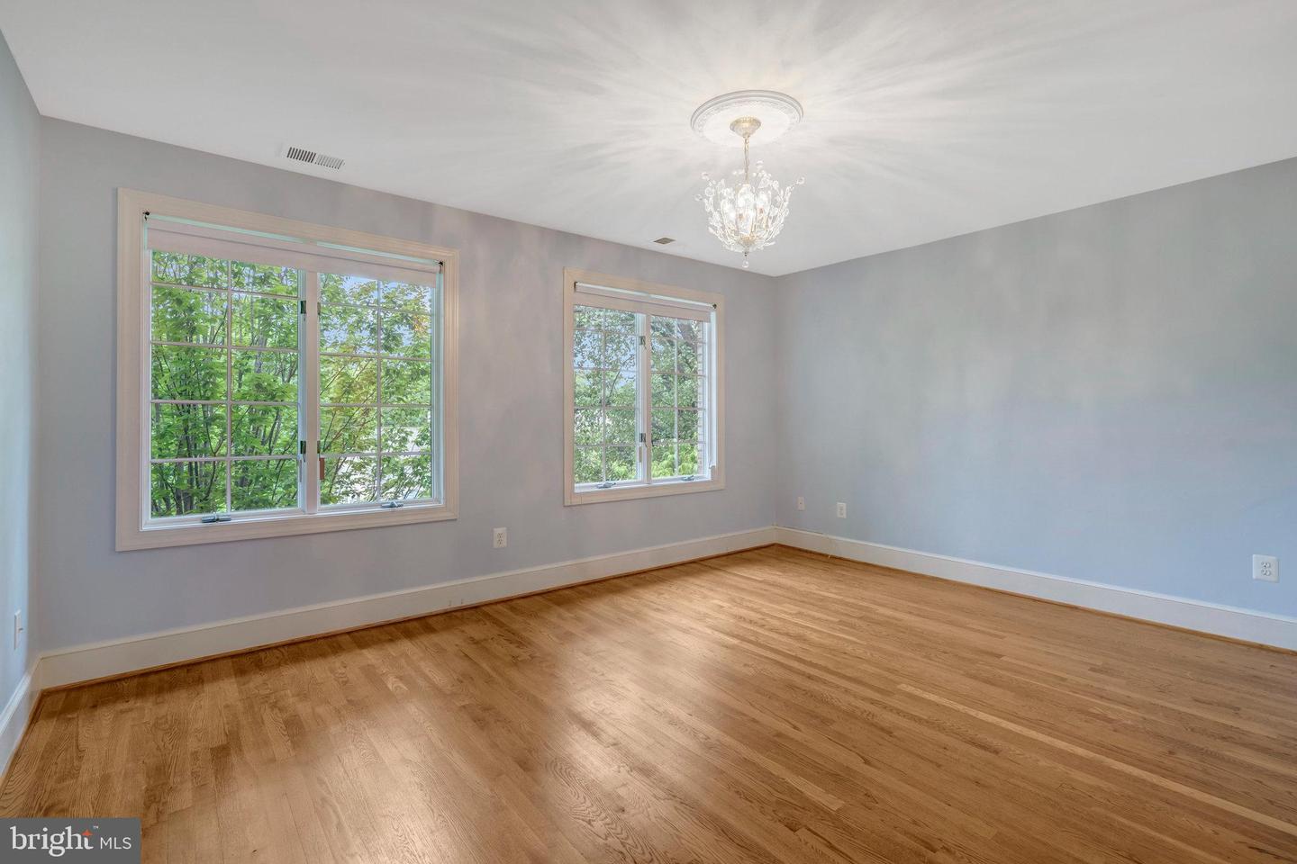 8013 GREENWICH WOODS DR, MCLEAN, Virginia 22102, 5 Bedrooms Bedrooms, ,4 BathroomsBathrooms,Residential,For sale,8013 GREENWICH WOODS DR,VAFX2214270 MLS # VAFX2214270