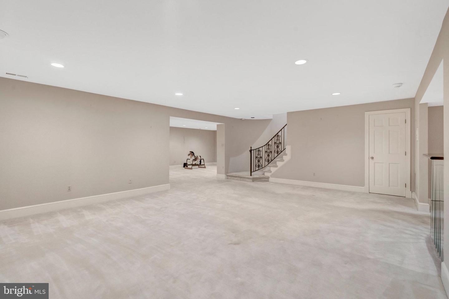 8013 GREENWICH WOODS DR, MCLEAN, Virginia 22102, 5 Bedrooms Bedrooms, ,4 BathroomsBathrooms,Residential,For sale,8013 GREENWICH WOODS DR,VAFX2214270 MLS # VAFX2214270