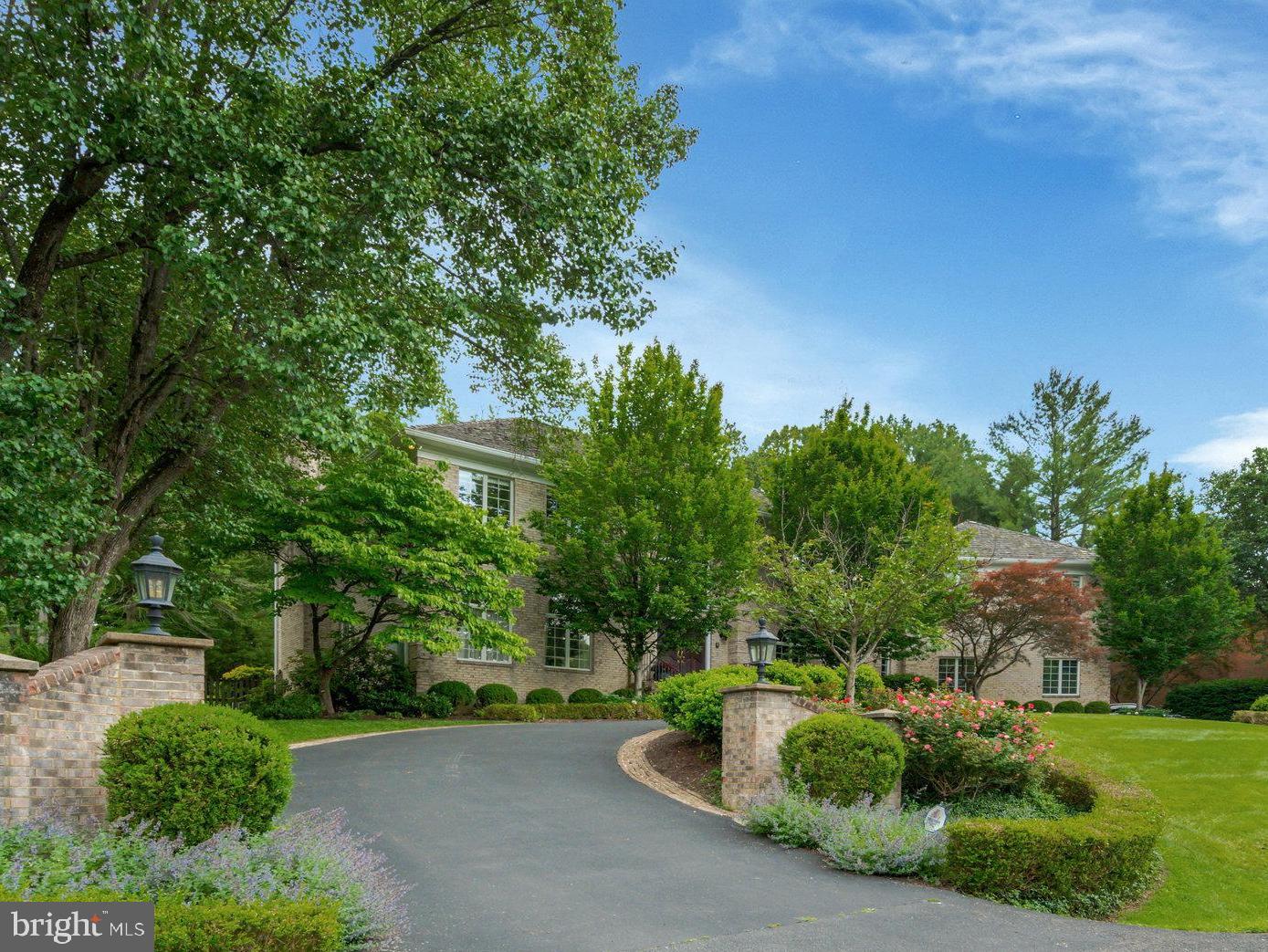 8013 GREENWICH WOODS DR, MCLEAN, Virginia 22102, 5 Bedrooms Bedrooms, ,4 BathroomsBathrooms,Residential,For sale,8013 GREENWICH WOODS DR,VAFX2214270 MLS # VAFX2214270