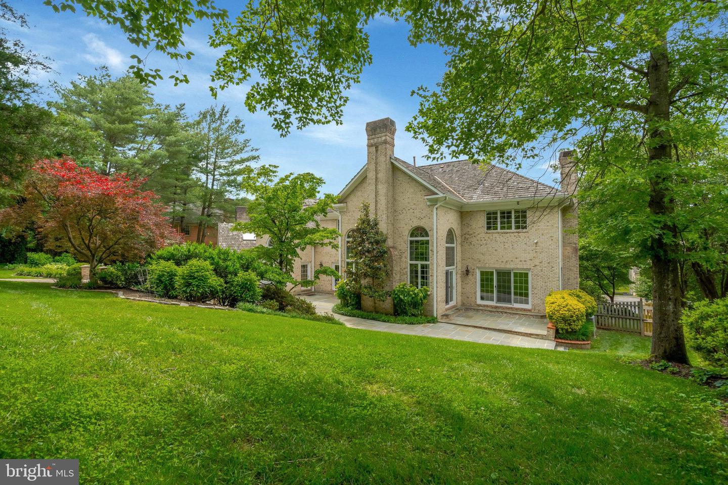 8013 GREENWICH WOODS DR, MCLEAN, Virginia 22102, 5 Bedrooms Bedrooms, ,4 BathroomsBathrooms,Residential,For sale,8013 GREENWICH WOODS DR,VAFX2214270 MLS # VAFX2214270