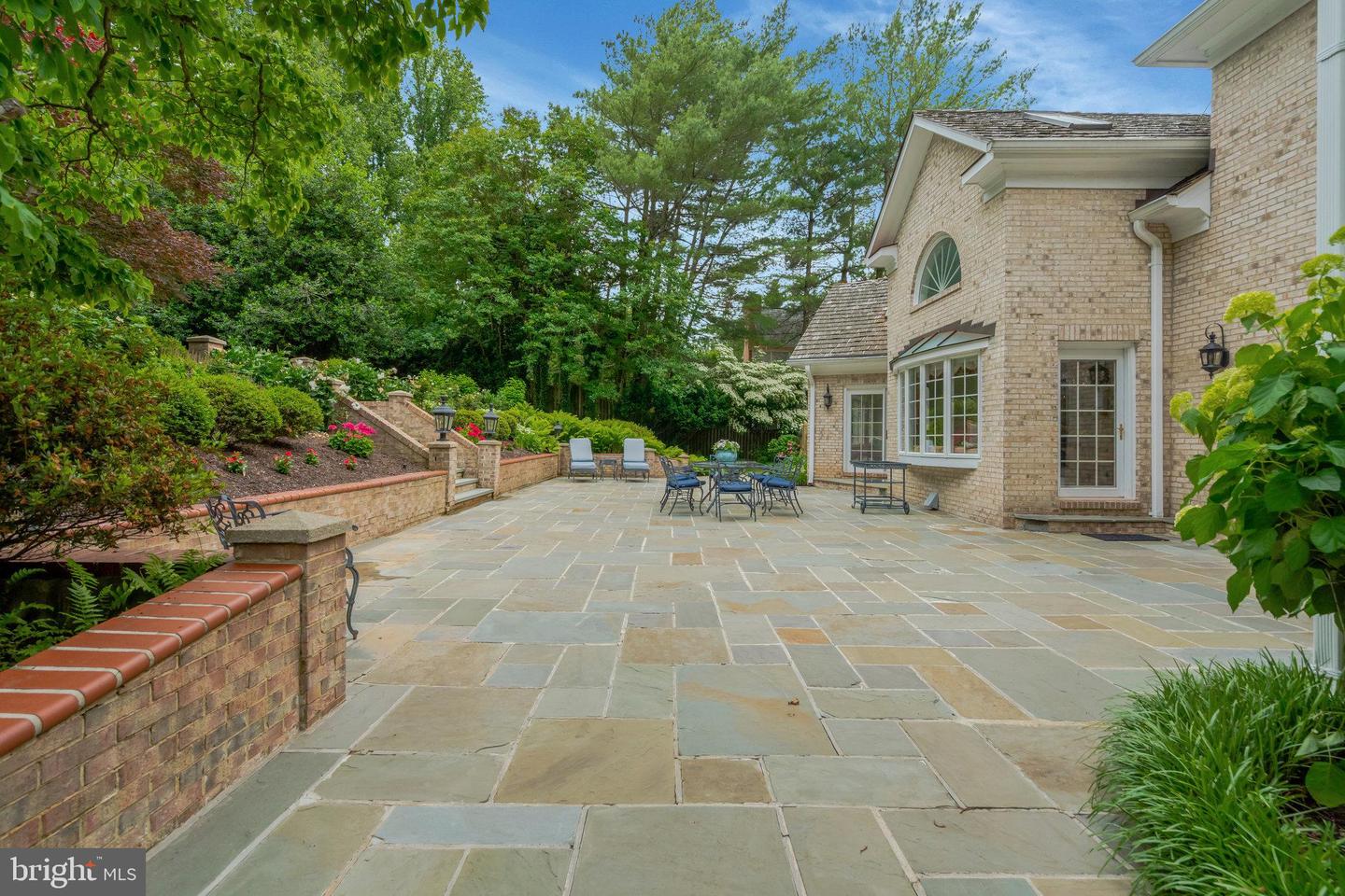 8013 GREENWICH WOODS DR, MCLEAN, Virginia 22102, 5 Bedrooms Bedrooms, ,4 BathroomsBathrooms,Residential,For sale,8013 GREENWICH WOODS DR,VAFX2214270 MLS # VAFX2214270