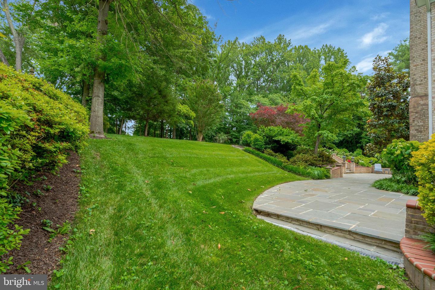 8013 GREENWICH WOODS DR, MCLEAN, Virginia 22102, 5 Bedrooms Bedrooms, ,4 BathroomsBathrooms,Residential,For sale,8013 GREENWICH WOODS DR,VAFX2214270 MLS # VAFX2214270