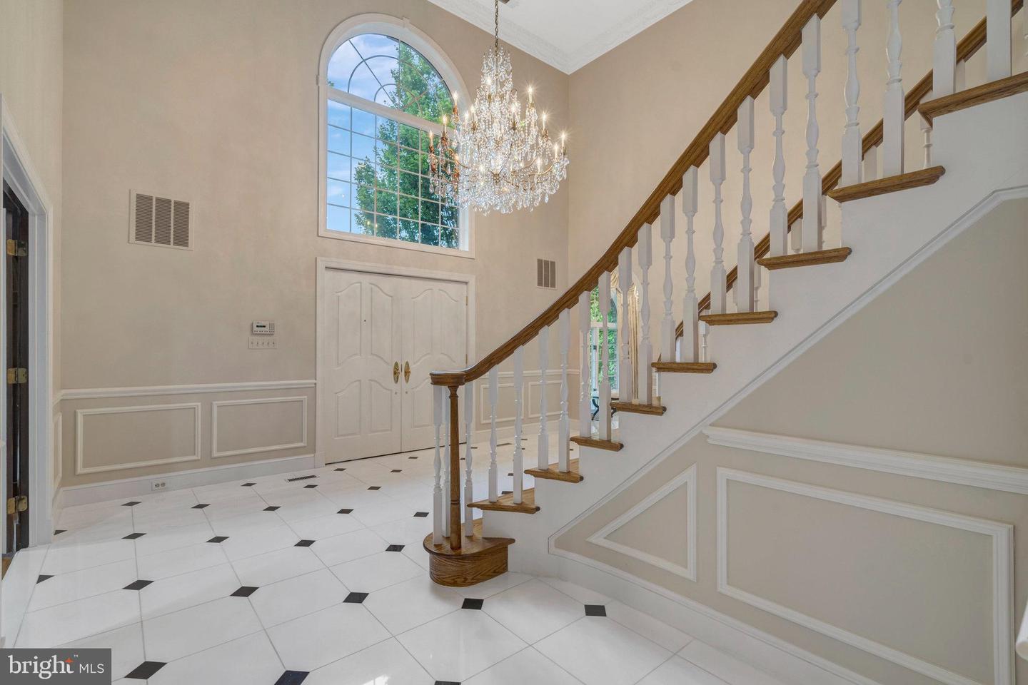 8013 GREENWICH WOODS DR, MCLEAN, Virginia 22102, 5 Bedrooms Bedrooms, ,4 BathroomsBathrooms,Residential,For sale,8013 GREENWICH WOODS DR,VAFX2214270 MLS # VAFX2214270