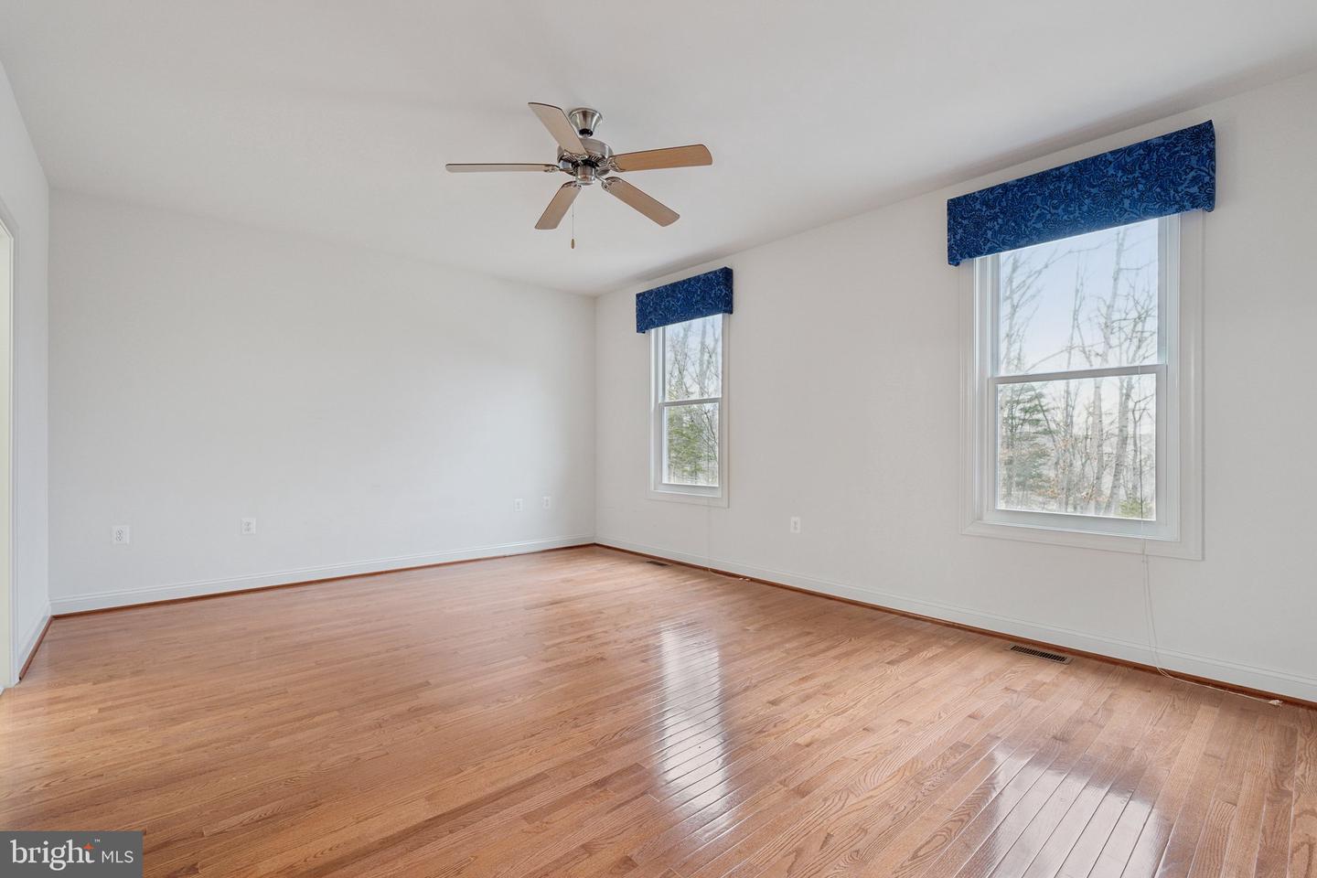 121 TURNSTONE LN, LAKE FREDERICK, Virginia 22630, 3 Bedrooms Bedrooms, ,4 BathroomsBathrooms,Residential,For sale,121 TURNSTONE LN,VAFV2024182 MLS # VAFV2024182