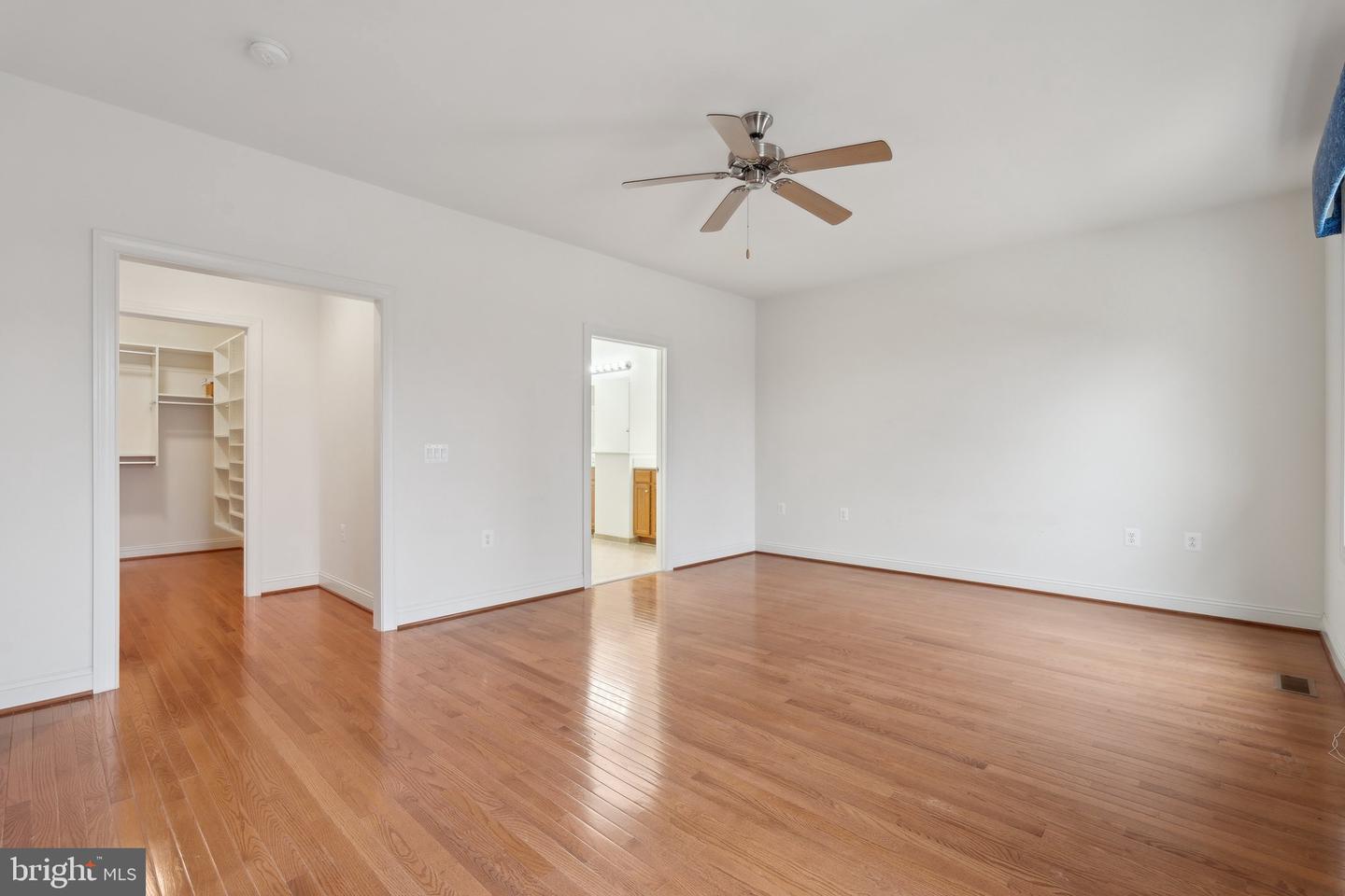 121 TURNSTONE LN, LAKE FREDERICK, Virginia 22630, 3 Bedrooms Bedrooms, ,4 BathroomsBathrooms,Residential,For sale,121 TURNSTONE LN,VAFV2024182 MLS # VAFV2024182