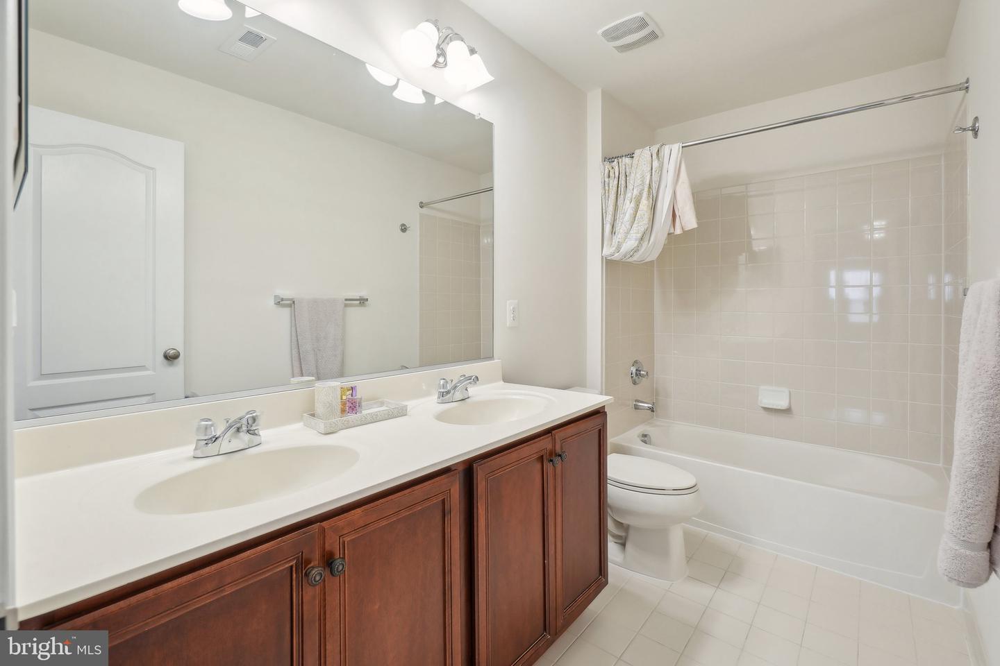 43211 SHARPIE SQ, ASHBURN, Virginia 20148, 5 Bedrooms Bedrooms, ,4 BathroomsBathrooms,Residential,For sale,43211 SHARPIE SQ,VALO2091586 MLS # VALO2091586