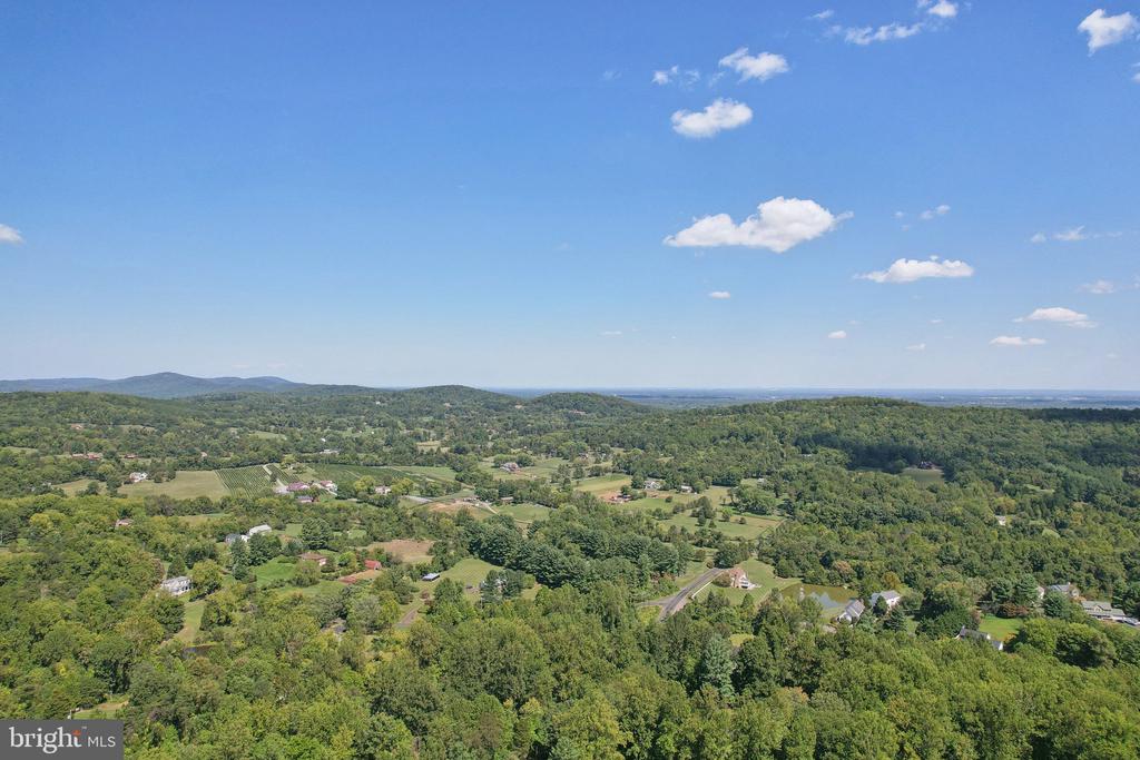 3413 WOODED RUN DR, BROAD RUN, Virginia, 3 Bedrooms Bedrooms, ,4 BathroomsBathrooms,Residential,3413 WOODED RUN DR,VAFQ2016982 MLS # VAFQ2016982
