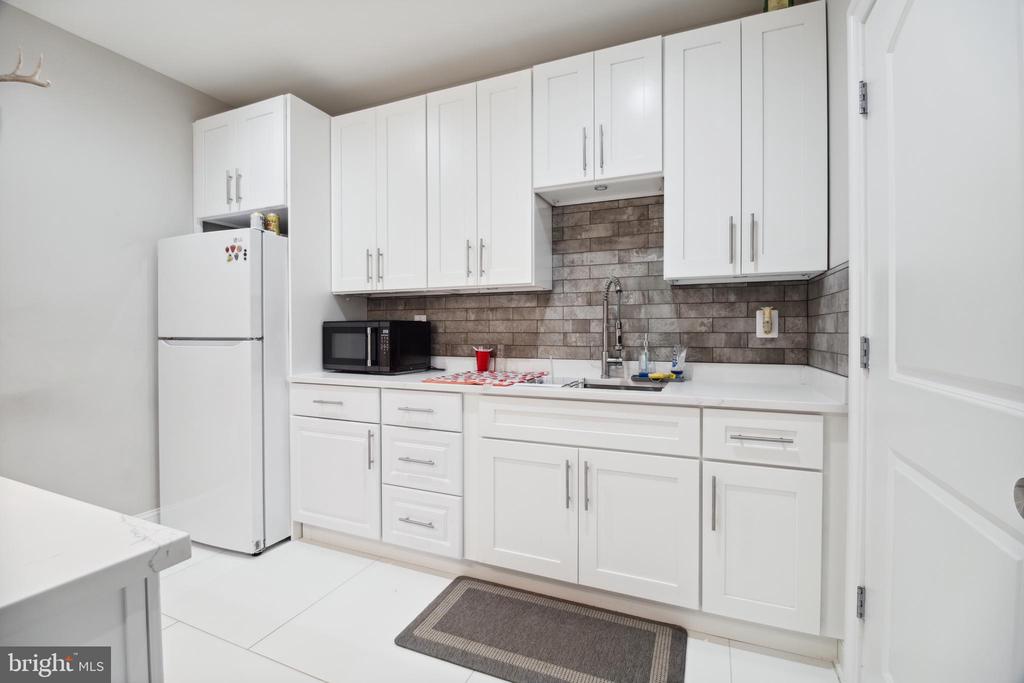8019 SHIPMADILLY LN, WARRENTON, Virginia 20186, 7 Bedrooms Bedrooms, ,6 BathroomsBathrooms,Residential,8019 SHIPMADILLY LN,VAFQ2016886 MLS # VAFQ2016886