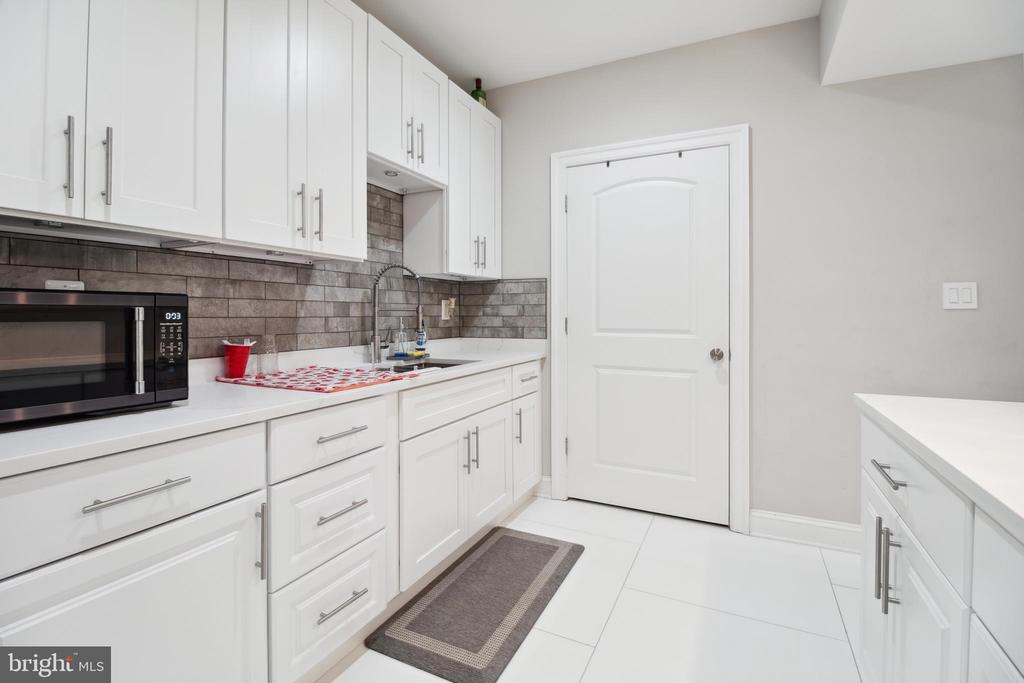 8019 SHIPMADILLY LN, WARRENTON, Virginia 20186, 7 Bedrooms Bedrooms, ,6 BathroomsBathrooms,Residential,8019 SHIPMADILLY LN,VAFQ2016886 MLS # VAFQ2016886