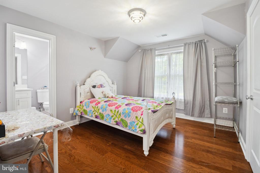 8019 SHIPMADILLY LN, WARRENTON, Virginia 20186, 7 Bedrooms Bedrooms, ,6 BathroomsBathrooms,Residential,8019 SHIPMADILLY LN,VAFQ2016886 MLS # VAFQ2016886