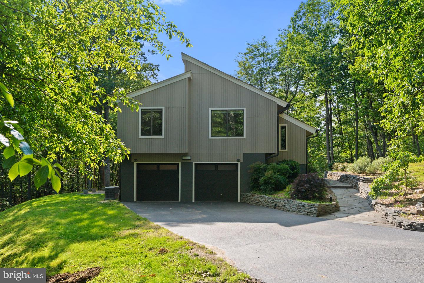 39368 LONGHILL LN, ALDIE, Virginia 20105, 4 Bedrooms Bedrooms, ,3 BathroomsBathrooms,Residential,For sale,39368 LONGHILL LN,VALO2092688 MLS # VALO2092688