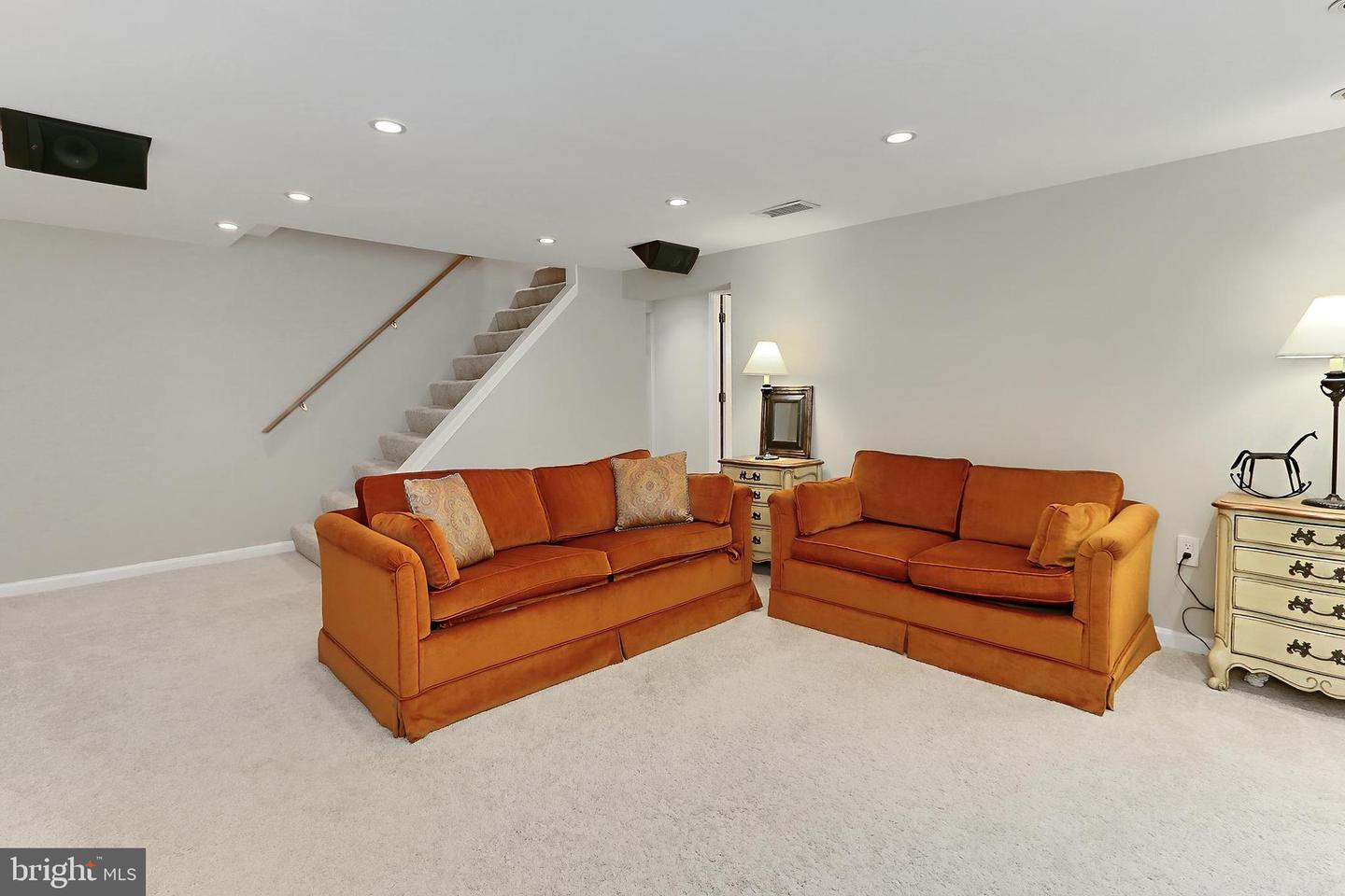7221 TIMBER LN, FALLS CHURCH, Virginia 22046, 6 Bedrooms Bedrooms, ,4 BathroomsBathrooms,Residential,For sale,7221 TIMBER LN,VAFX2233936 MLS # VAFX2233936