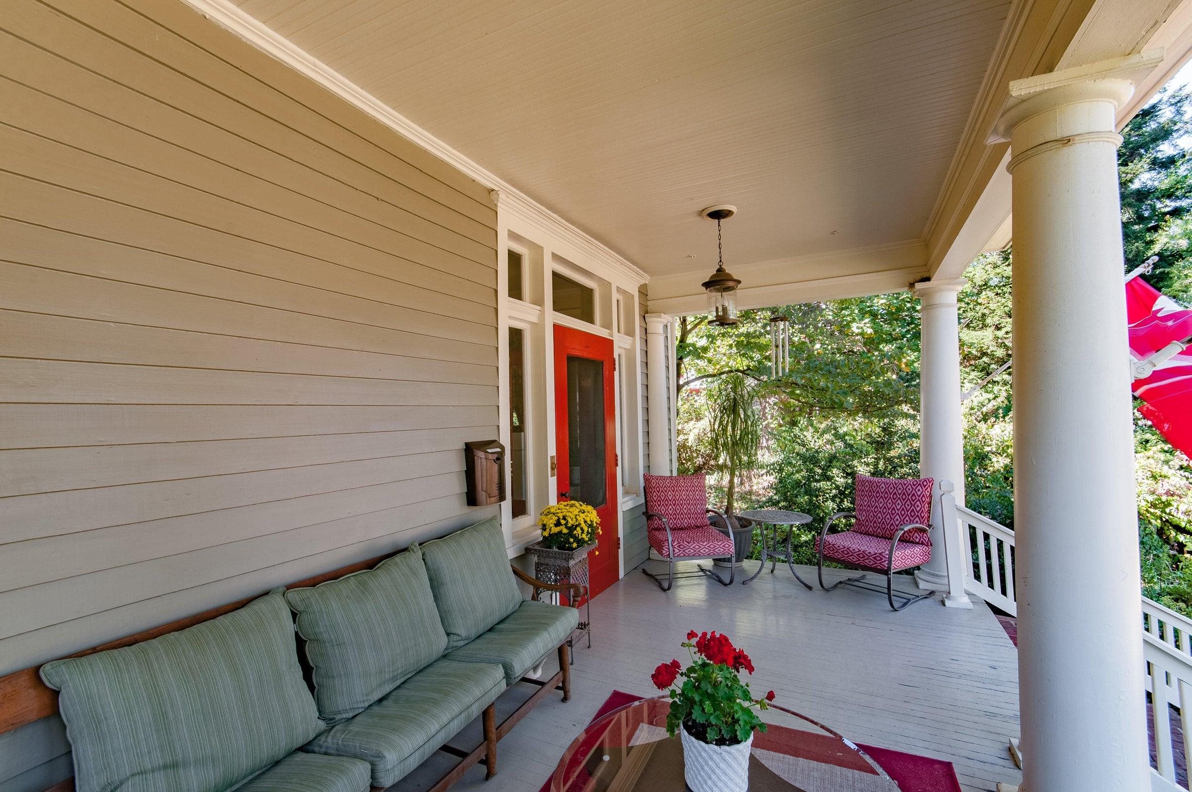 4 WHITE ST, LEXINGTON, Virginia 24450, 6 Bedrooms Bedrooms, ,3 BathroomsBathrooms,Residential,4 White St Lexington, VA 24450,4 WHITE ST,665508 MLS # 665508