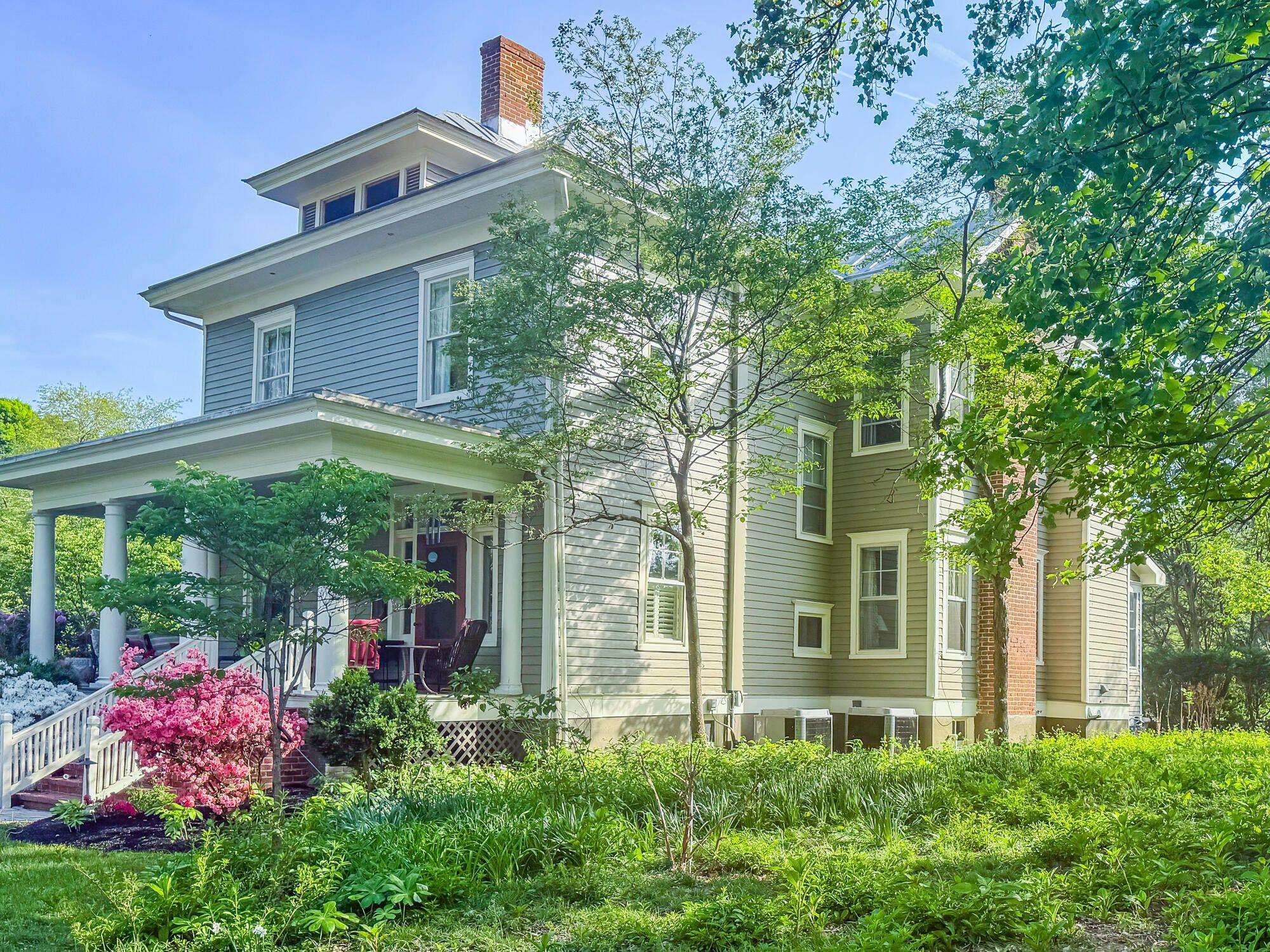 4 WHITE ST, LEXINGTON, Virginia 24450, 6 Bedrooms Bedrooms, ,3 BathroomsBathrooms,Residential,4 White St Lexington, VA 24450,4 WHITE ST,665508 MLS # 665508