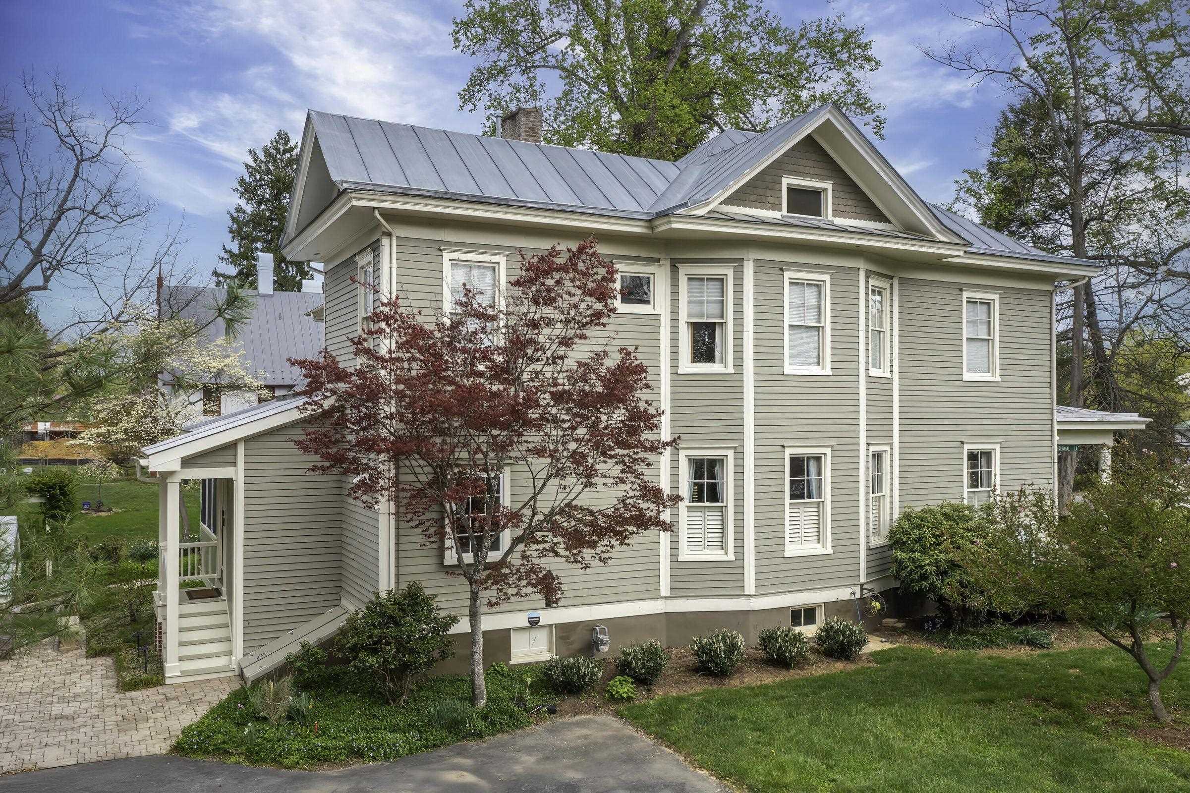 Access to the back entrance of White Hall from Colonial Ln, also offers off-street parking.