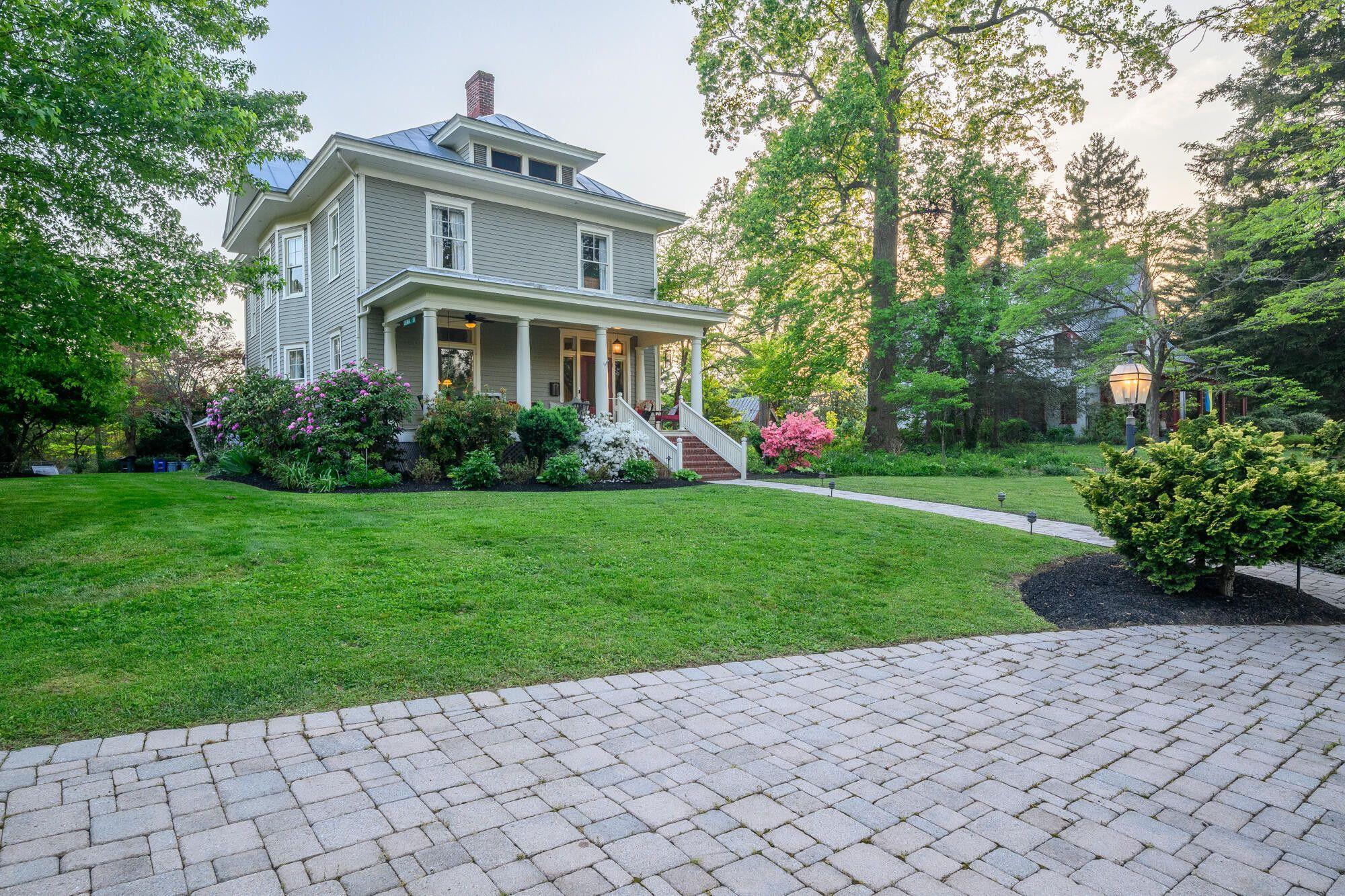 4 WHITE ST, LEXINGTON, Virginia 24450, 6 Bedrooms Bedrooms, ,3 BathroomsBathrooms,Residential,4 White St Lexington, VA 24450,4 WHITE ST,665508 MLS # 665508