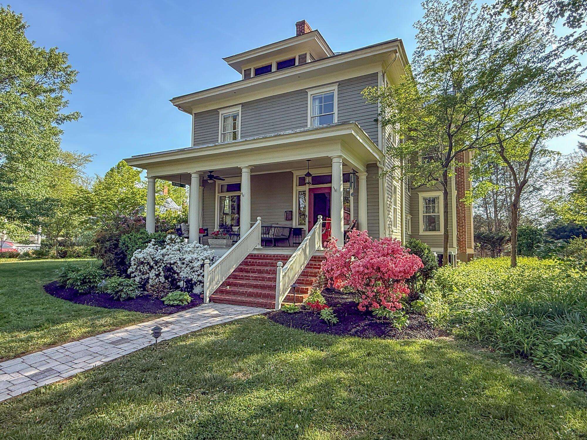 4 WHITE ST, LEXINGTON, Virginia 24450, 6 Bedrooms Bedrooms, ,3 BathroomsBathrooms,Residential,4 White St Lexington, VA 24450,4 WHITE ST,665508 MLS # 665508