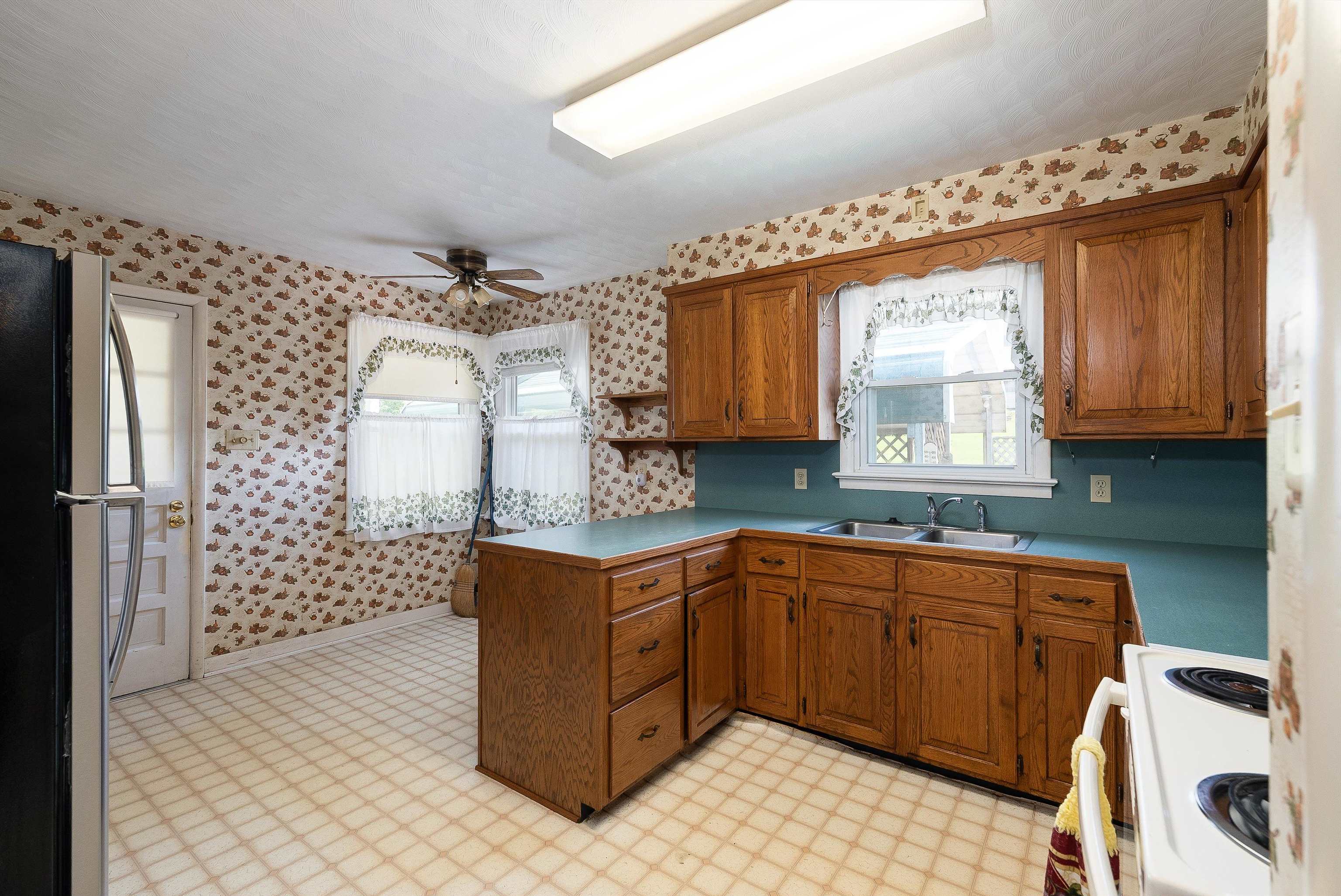 218 BROADWAY AVE, BROADWAY, Virginia 22815, 3 Bedrooms Bedrooms, ,1 BathroomBathrooms,Residential,218 BROADWAY AVE,665511 MLS # 665511