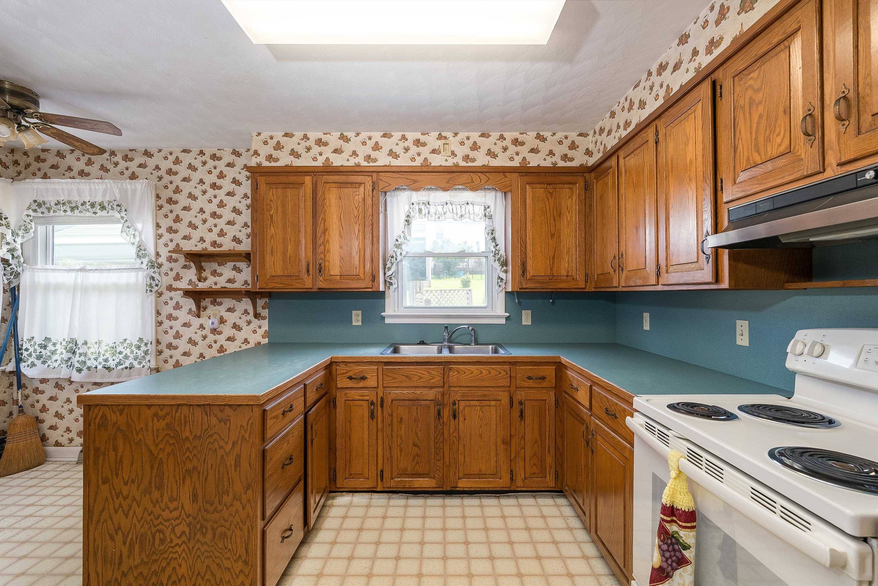 218 BROADWAY AVE, BROADWAY, Virginia 22815, 3 Bedrooms Bedrooms, ,1 BathroomBathrooms,Residential,218 BROADWAY AVE,665511 MLS # 665511