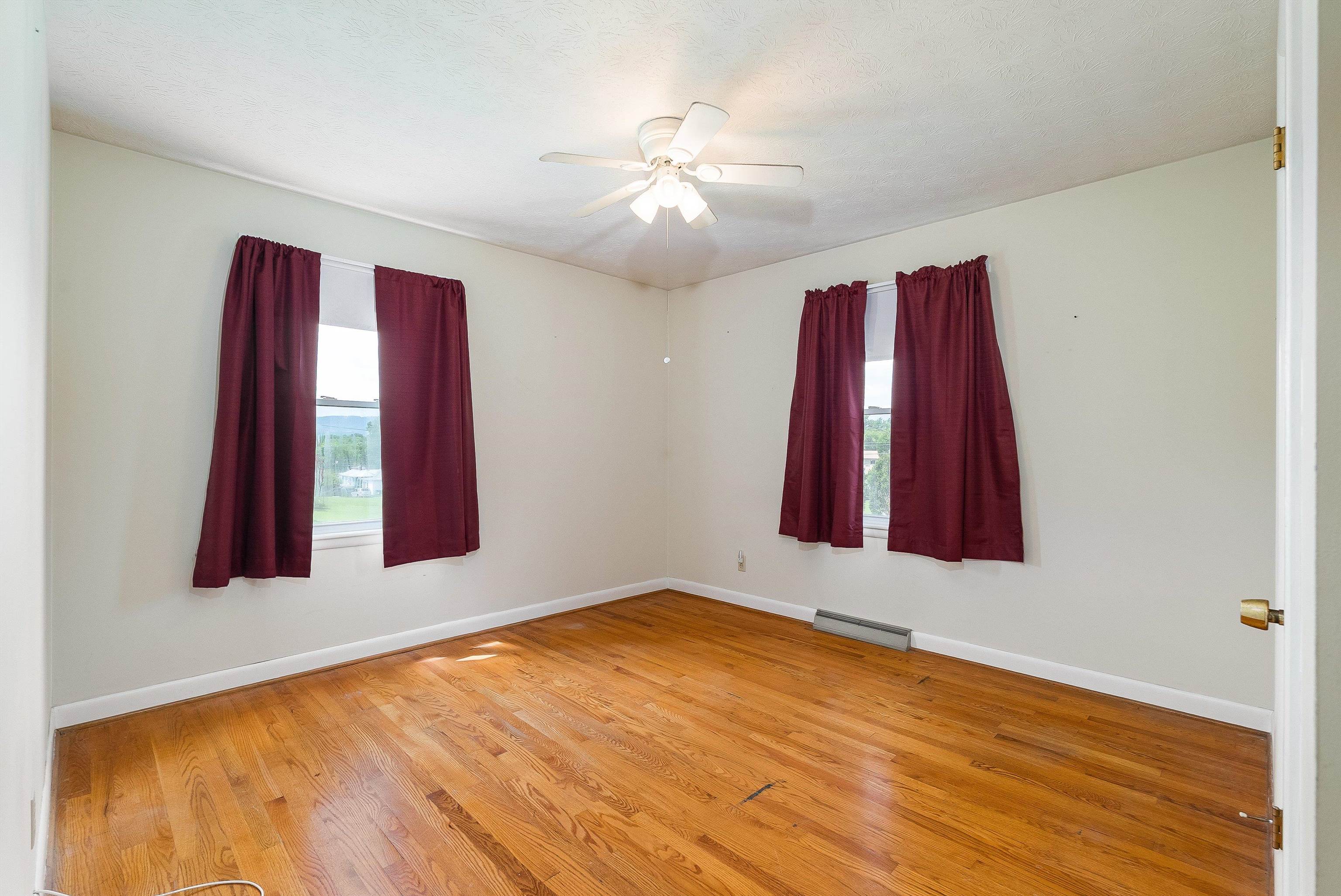 218 BROADWAY AVE, BROADWAY, Virginia 22815, 3 Bedrooms Bedrooms, ,1 BathroomBathrooms,Residential,218 BROADWAY AVE,665511 MLS # 665511