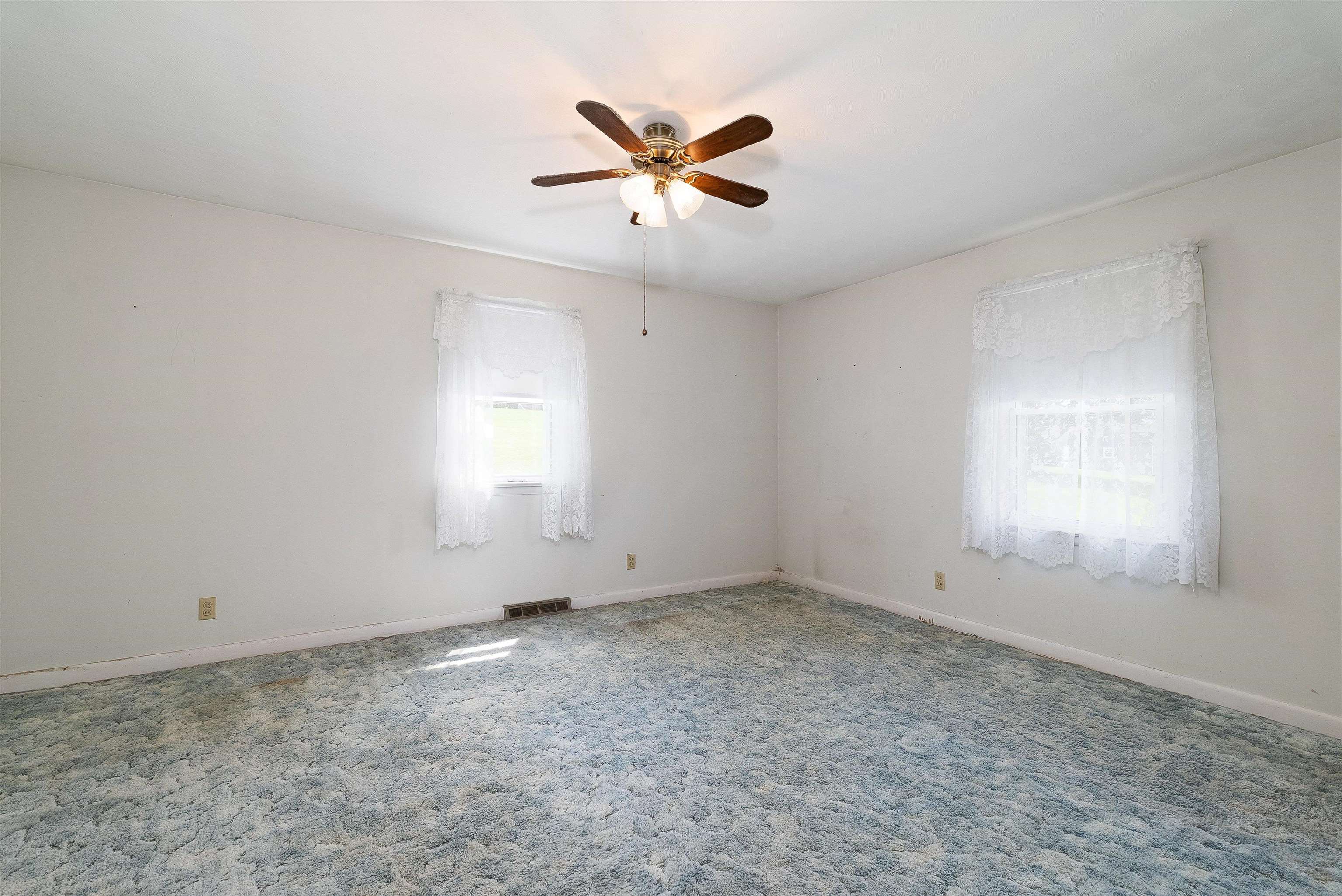 218 BROADWAY AVE, BROADWAY, Virginia 22815, 3 Bedrooms Bedrooms, ,1 BathroomBathrooms,Residential,218 BROADWAY AVE,665511 MLS # 665511