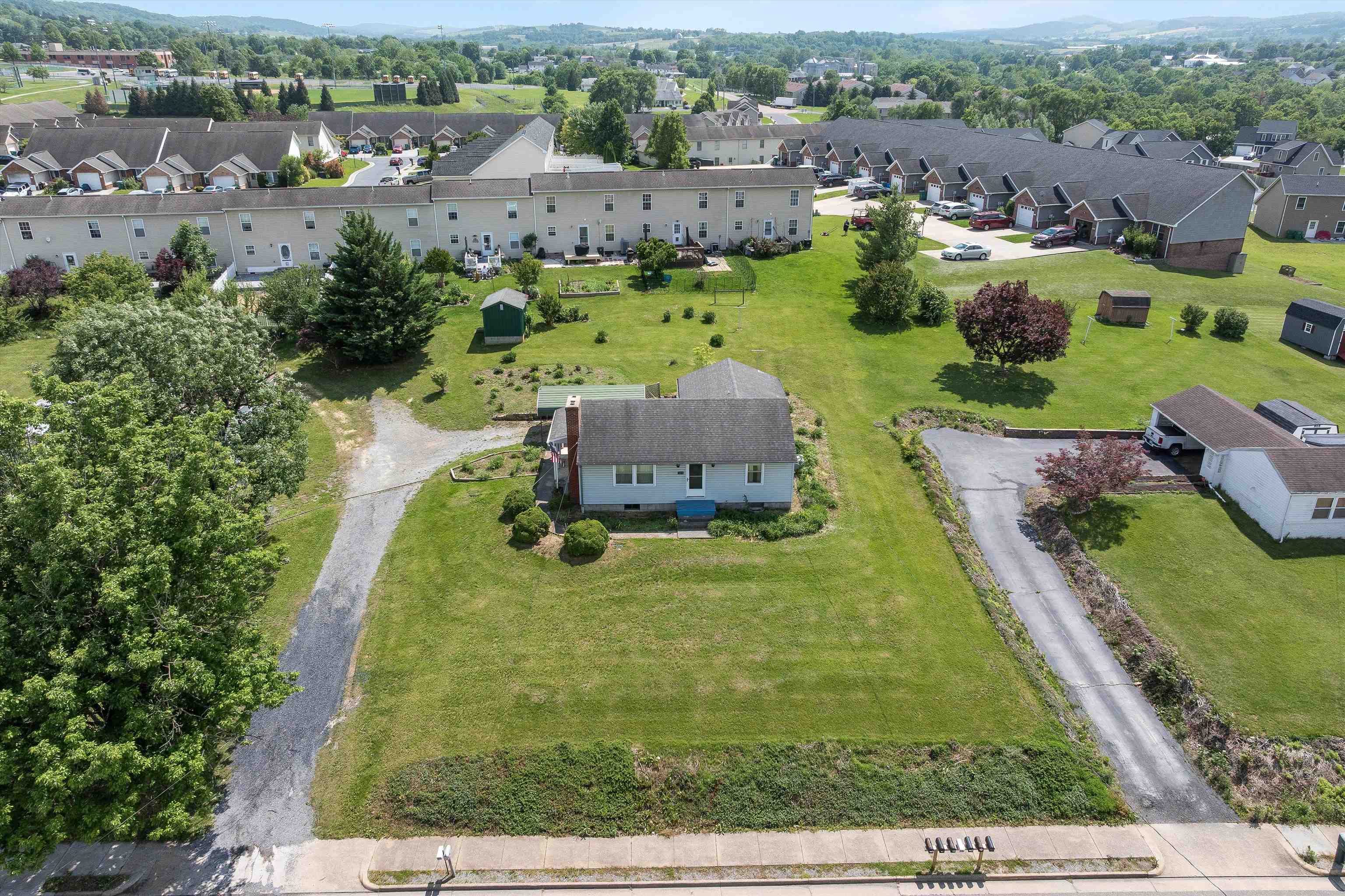 218 BROADWAY AVE, BROADWAY, Virginia 22815, 3 Bedrooms Bedrooms, ,1 BathroomBathrooms,Residential,218 BROADWAY AVE,665511 MLS # 665511