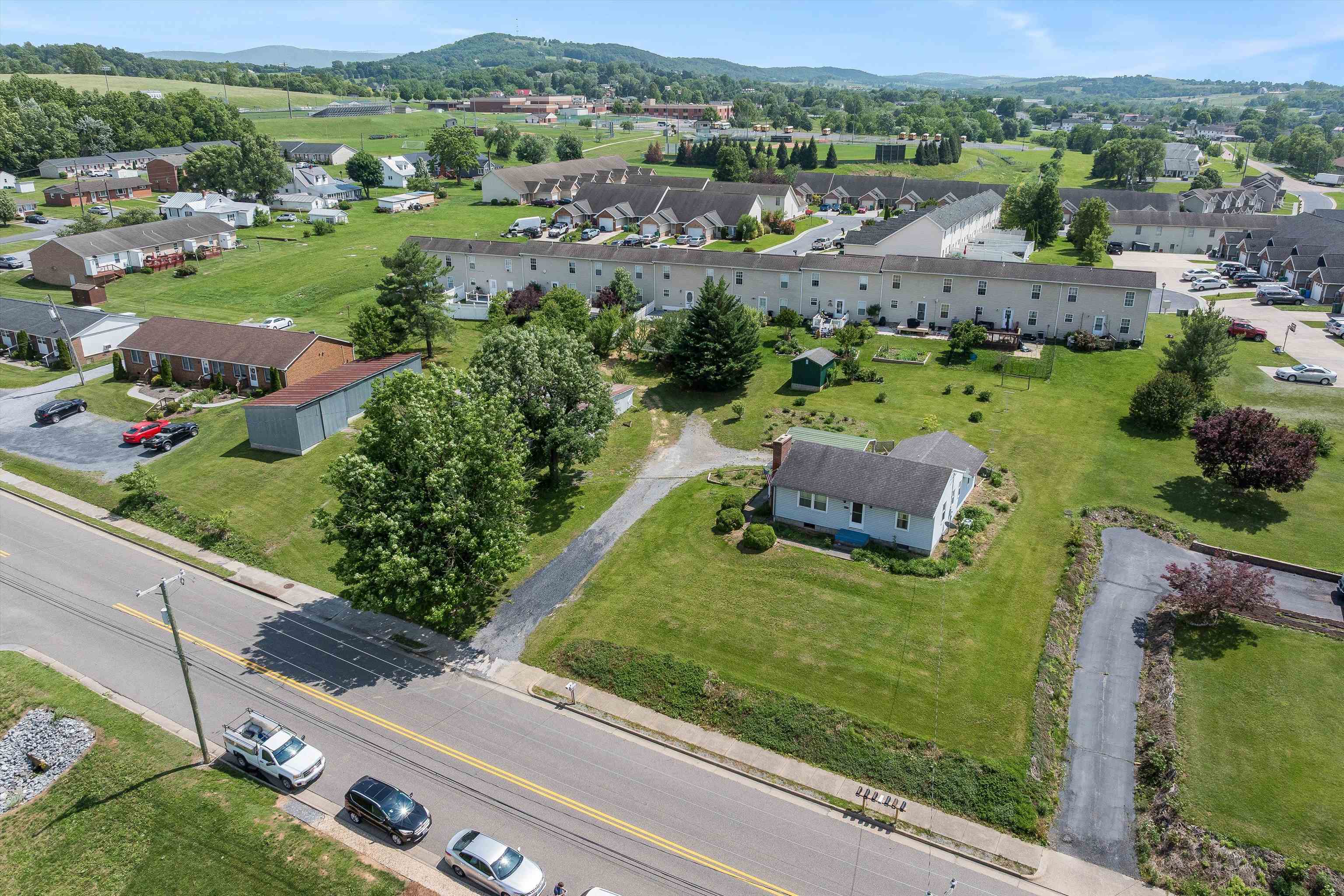 218 BROADWAY AVE, BROADWAY, Virginia 22815, 3 Bedrooms Bedrooms, ,1 BathroomBathrooms,Residential,218 BROADWAY AVE,665511 MLS # 665511
