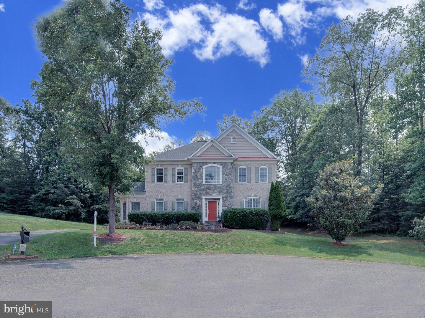 9205 FOREST GREENS DR, LORTON, Virginia 22079, 5 Bedrooms Bedrooms, 24 Rooms Rooms,5 BathroomsBathrooms,Residential,For sale,9205 FOREST GREENS DR,VAFX2236490 MLS # VAFX2236490