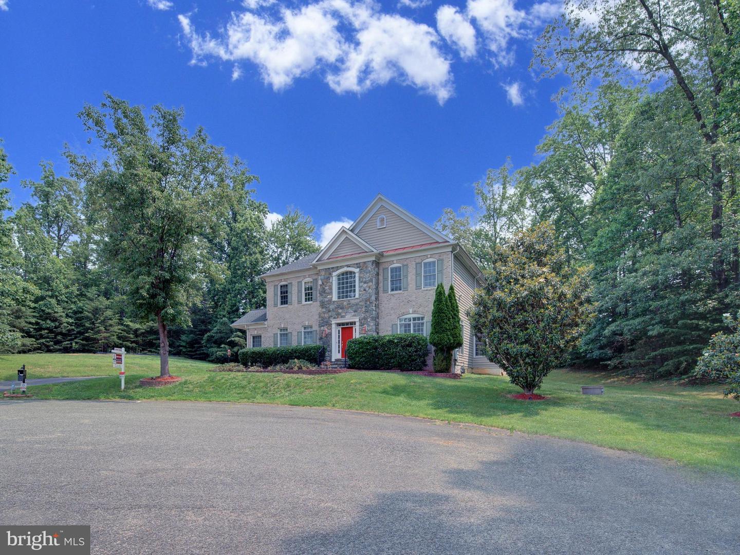 9205 FOREST GREENS DR, LORTON, Virginia 22079, 5 Bedrooms Bedrooms, 24 Rooms Rooms,5 BathroomsBathrooms,Residential,For sale,9205 FOREST GREENS DR,VAFX2236490 MLS # VAFX2236490