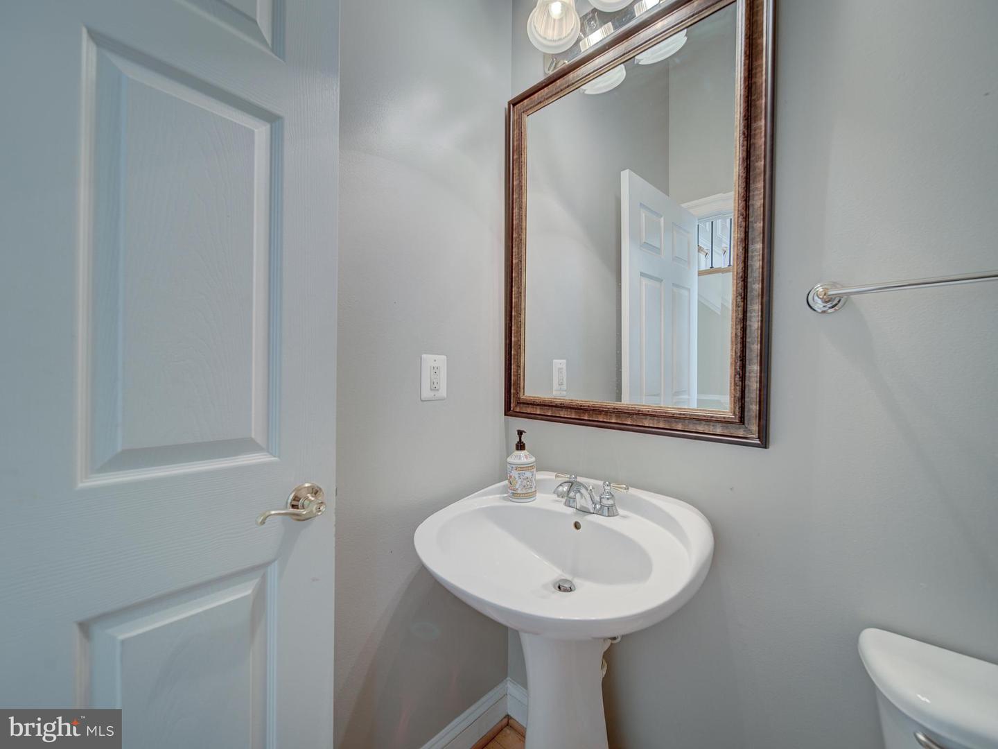 9205 FOREST GREENS DR, LORTON, Virginia 22079, 5 Bedrooms Bedrooms, 24 Rooms Rooms,5 BathroomsBathrooms,Residential,For sale,9205 FOREST GREENS DR,VAFX2236490 MLS # VAFX2236490