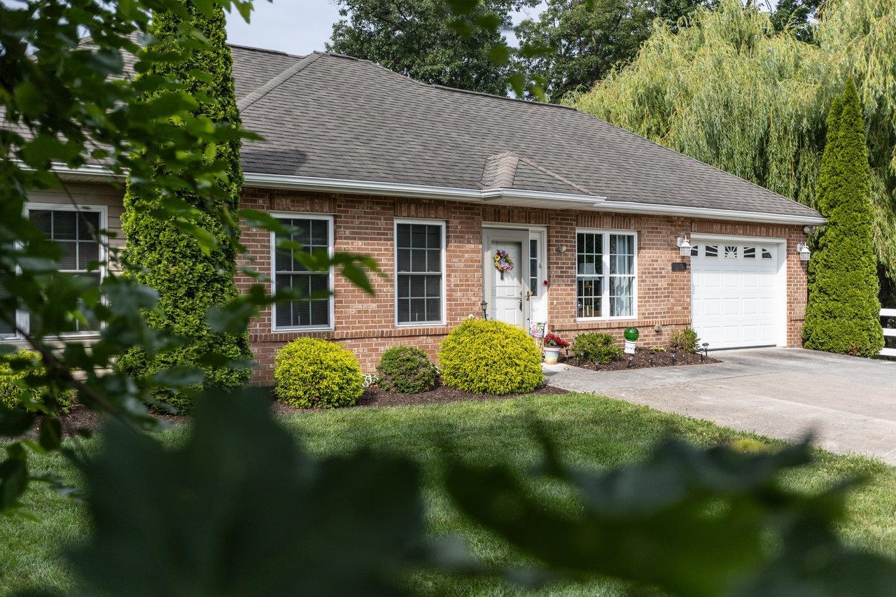 2119 FIELDALE PL, ROCKINGHAM, Virginia 22801, 3 Bedrooms Bedrooms, ,2 BathroomsBathrooms,Residential,2119 FIELDALE PL,665519 MLS # 665519