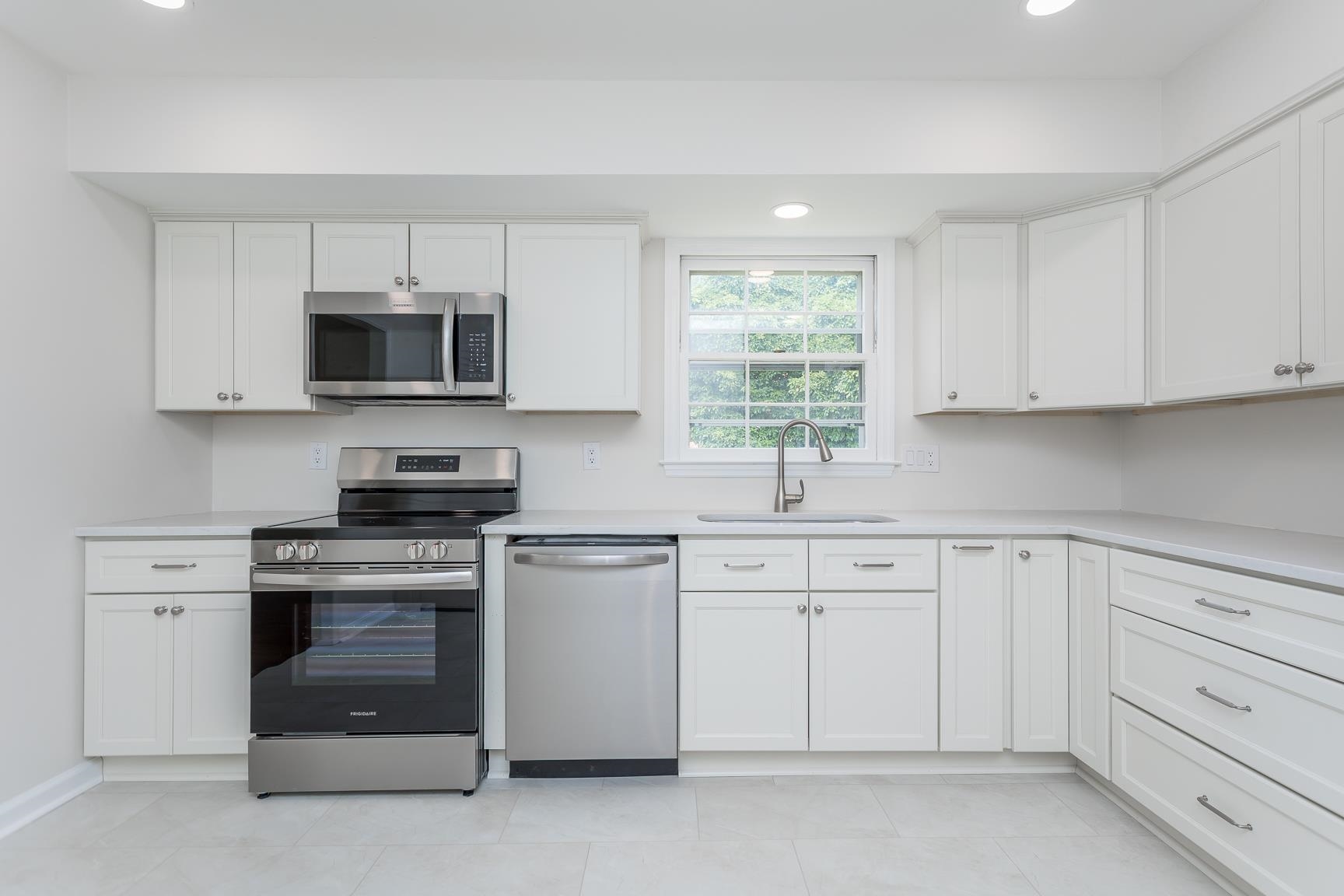 1002 COALTER ST, STAUNTON, Virginia 24401, 3 Bedrooms Bedrooms, ,2 BathroomsBathrooms,Residential,1002 COALTER ST,665541 MLS # 665541