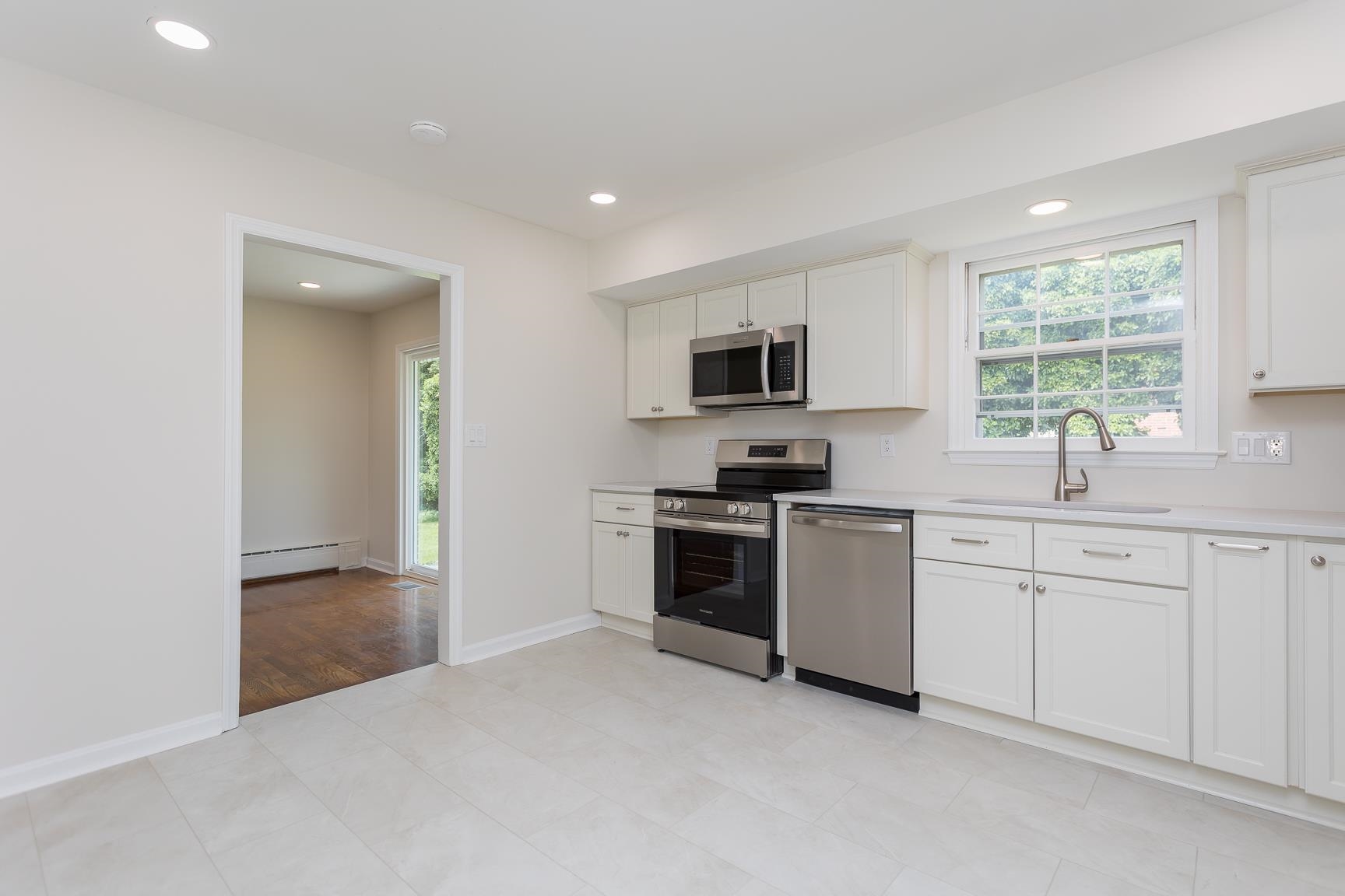 1002 COALTER ST, STAUNTON, Virginia 24401, 3 Bedrooms Bedrooms, ,2 BathroomsBathrooms,Residential,1002 COALTER ST,665541 MLS # 665541