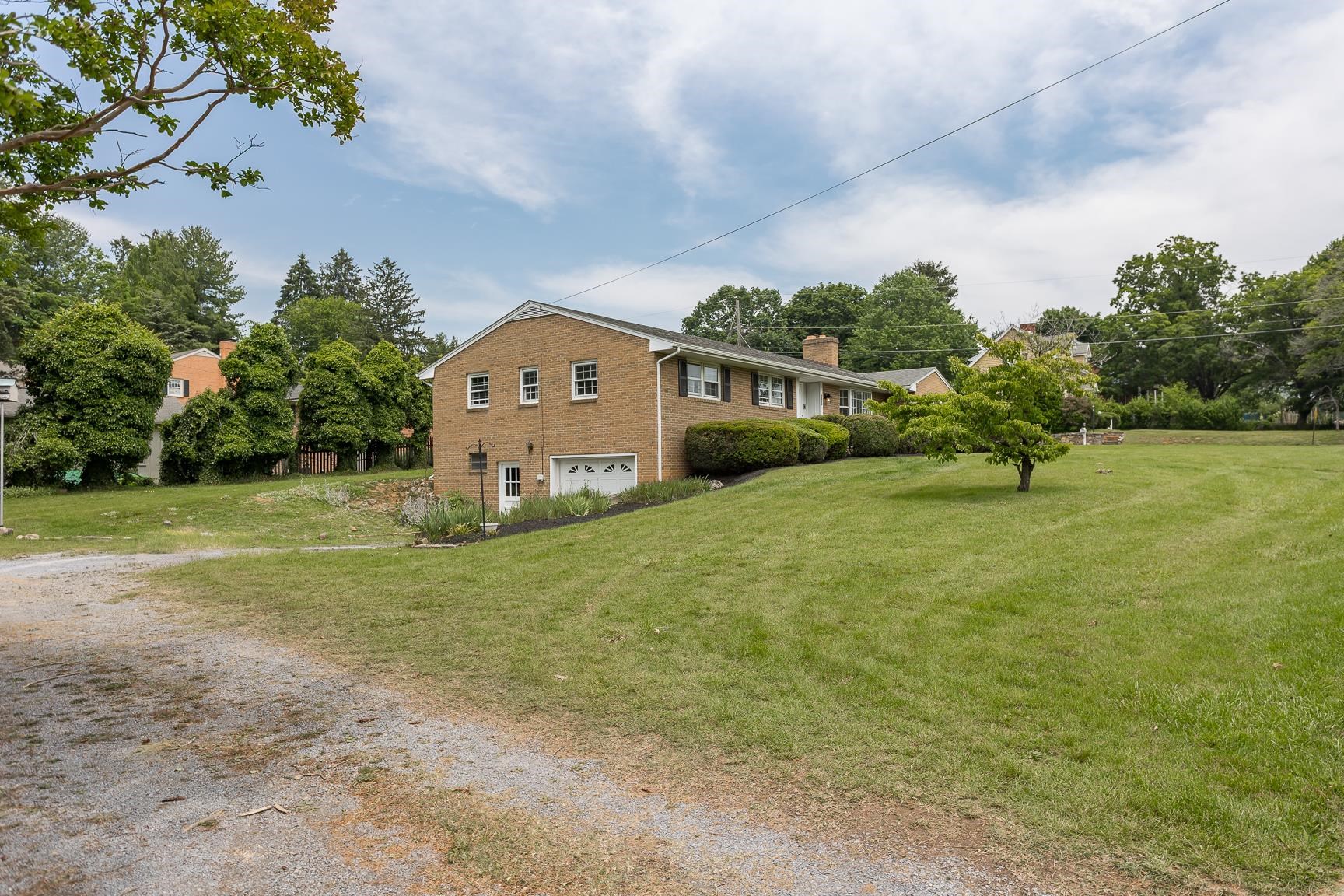 1002 COALTER ST, STAUNTON, Virginia 24401, 3 Bedrooms Bedrooms, ,2 BathroomsBathrooms,Residential,1002 COALTER ST,665541 MLS # 665541