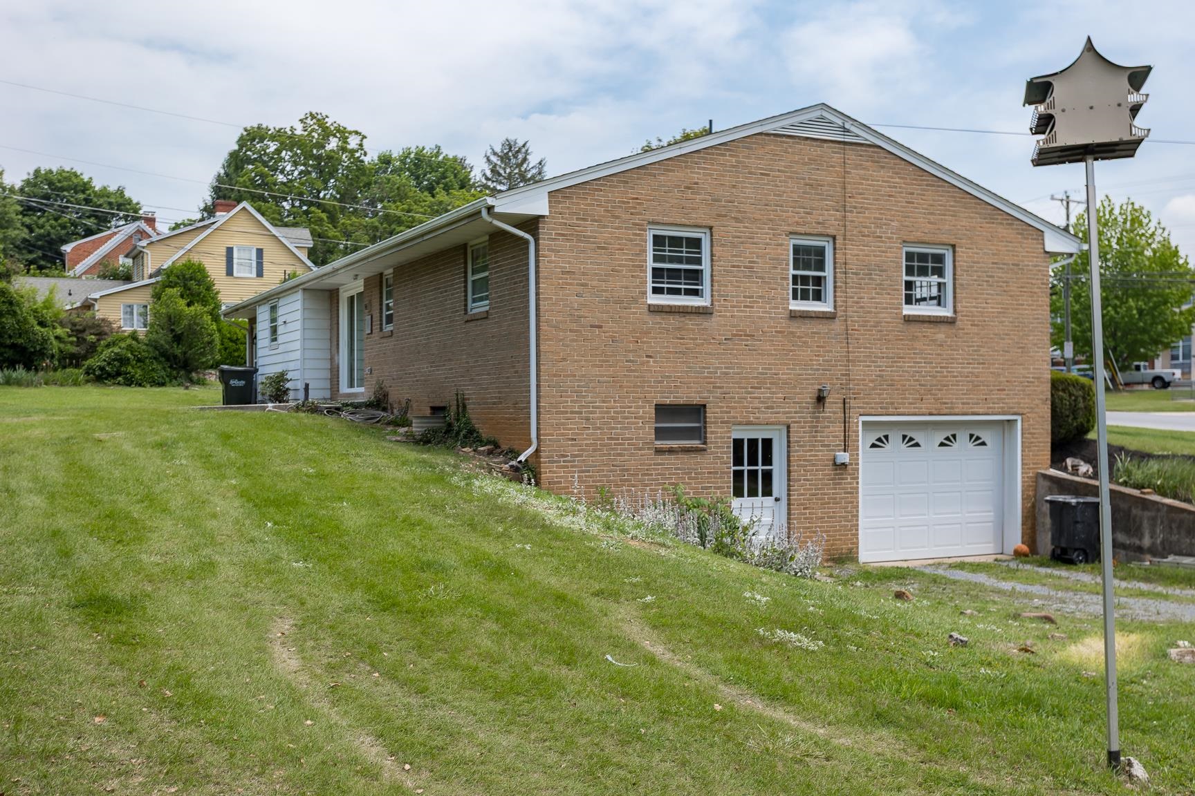 1002 COALTER ST, STAUNTON, Virginia 24401, 3 Bedrooms Bedrooms, ,2 BathroomsBathrooms,Residential,1002 COALTER ST,665541 MLS # 665541