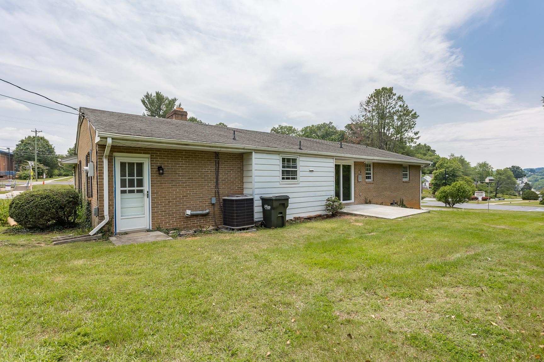 1002 COALTER ST, STAUNTON, Virginia 24401, 3 Bedrooms Bedrooms, ,2 BathroomsBathrooms,Residential,1002 COALTER ST,665541 MLS # 665541