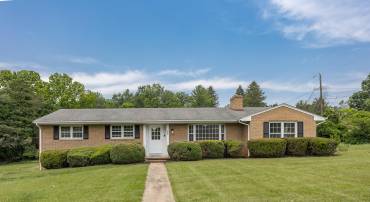 1002 COALTER ST, STAUNTON, Virginia 24401, 3 Bedrooms Bedrooms, ,2 BathroomsBathrooms,Residential,1002 COALTER ST,665541 MLS # 665541