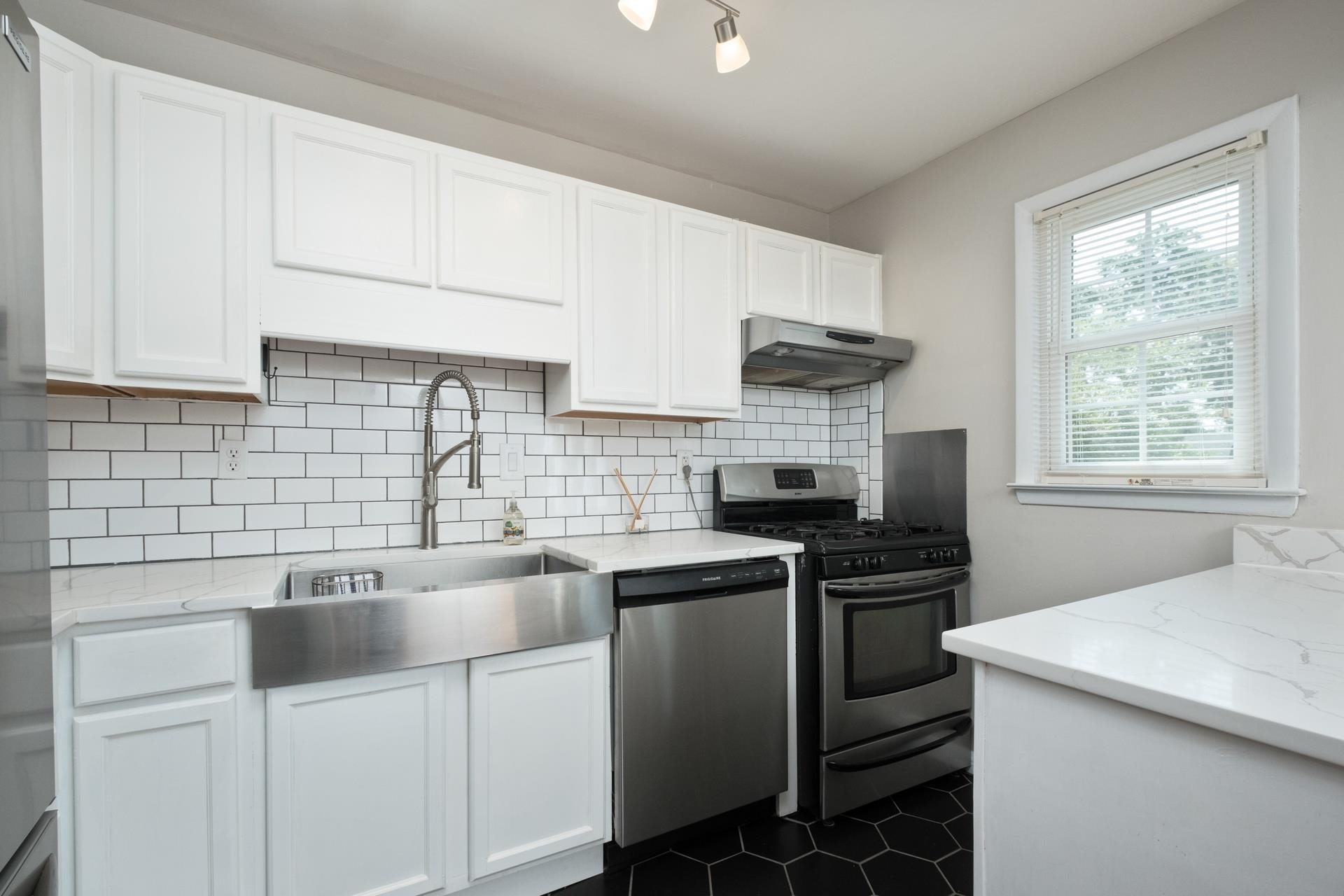 2527 HYDRAULIC RD, CHARLOTTESVILLE, Virginia 22901, 2 Bedrooms Bedrooms, ,1 BathroomBathrooms,Residential,2527 HYDRAULIC RD,665545 MLS # 665545