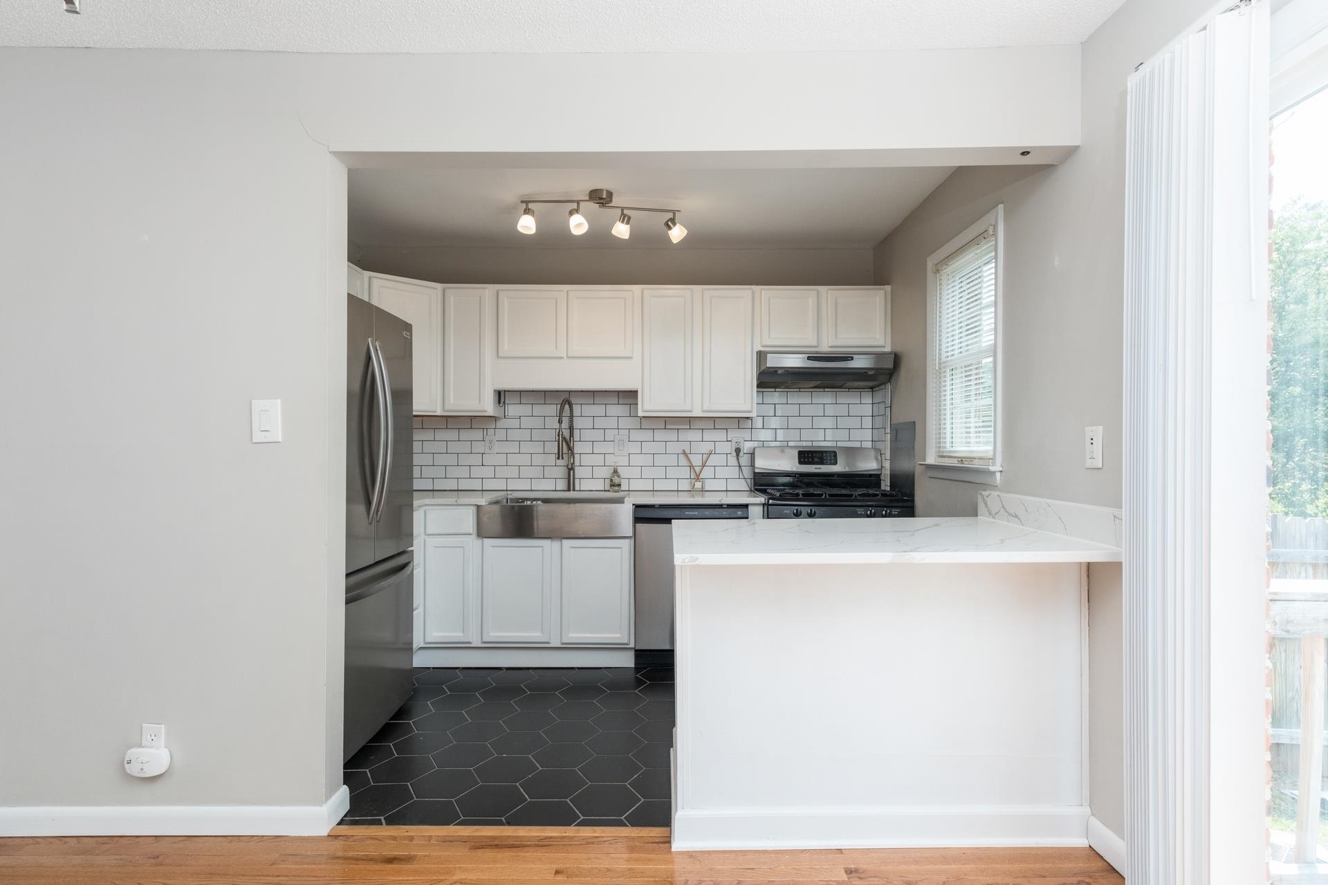 2527 HYDRAULIC RD, CHARLOTTESVILLE, Virginia 22901, 2 Bedrooms Bedrooms, ,1 BathroomBathrooms,Residential,2527 HYDRAULIC RD,665545 MLS # 665545