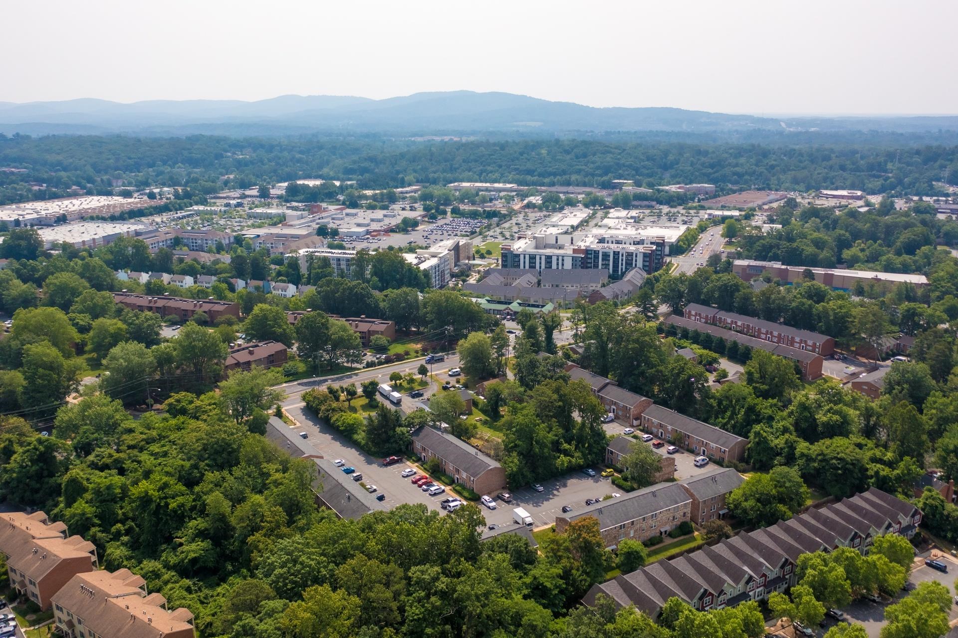 2527 HYDRAULIC RD, CHARLOTTESVILLE, Virginia 22901, 2 Bedrooms Bedrooms, ,1 BathroomBathrooms,Residential,2527 HYDRAULIC RD,665545 MLS # 665545