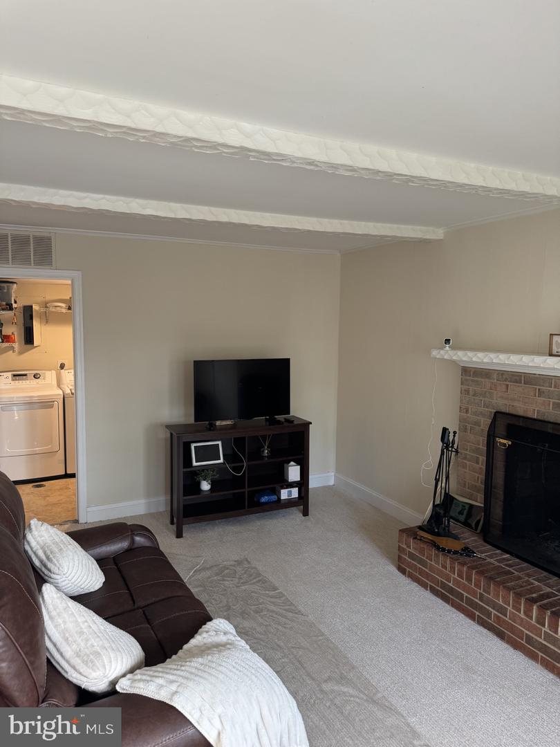 8549 STONEWALL RD, MANASSAS, Virginia 20110, 5 Bedrooms Bedrooms, ,3 BathroomsBathrooms,Residential,For sale,8549 STONEWALL RD,VAMN2008248 MLS # VAMN2008248