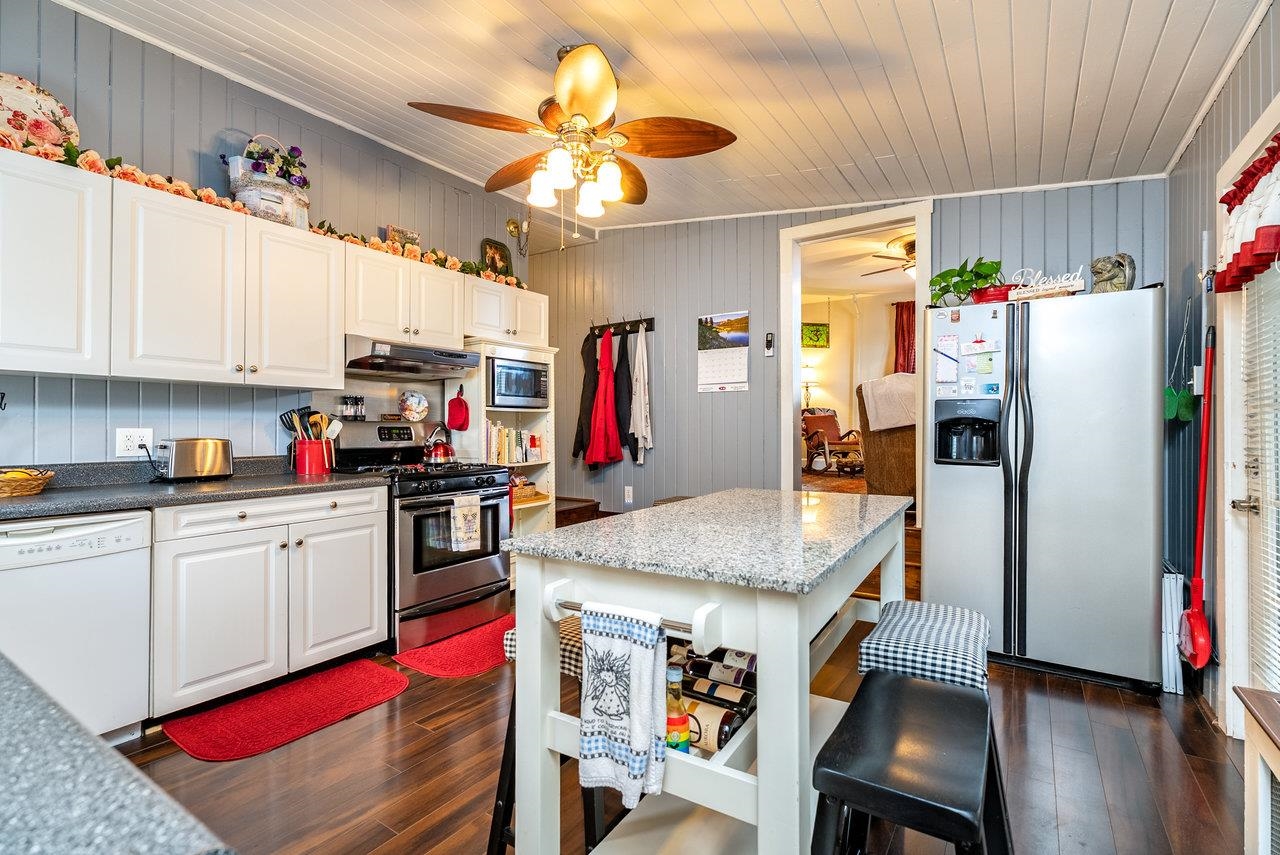 411 FOURTH ST, SHENANDOAH, Virginia 22849, 4 Bedrooms Bedrooms, ,2 BathroomsBathrooms,Residential,411 FOURTH ST,665547 MLS # 665547